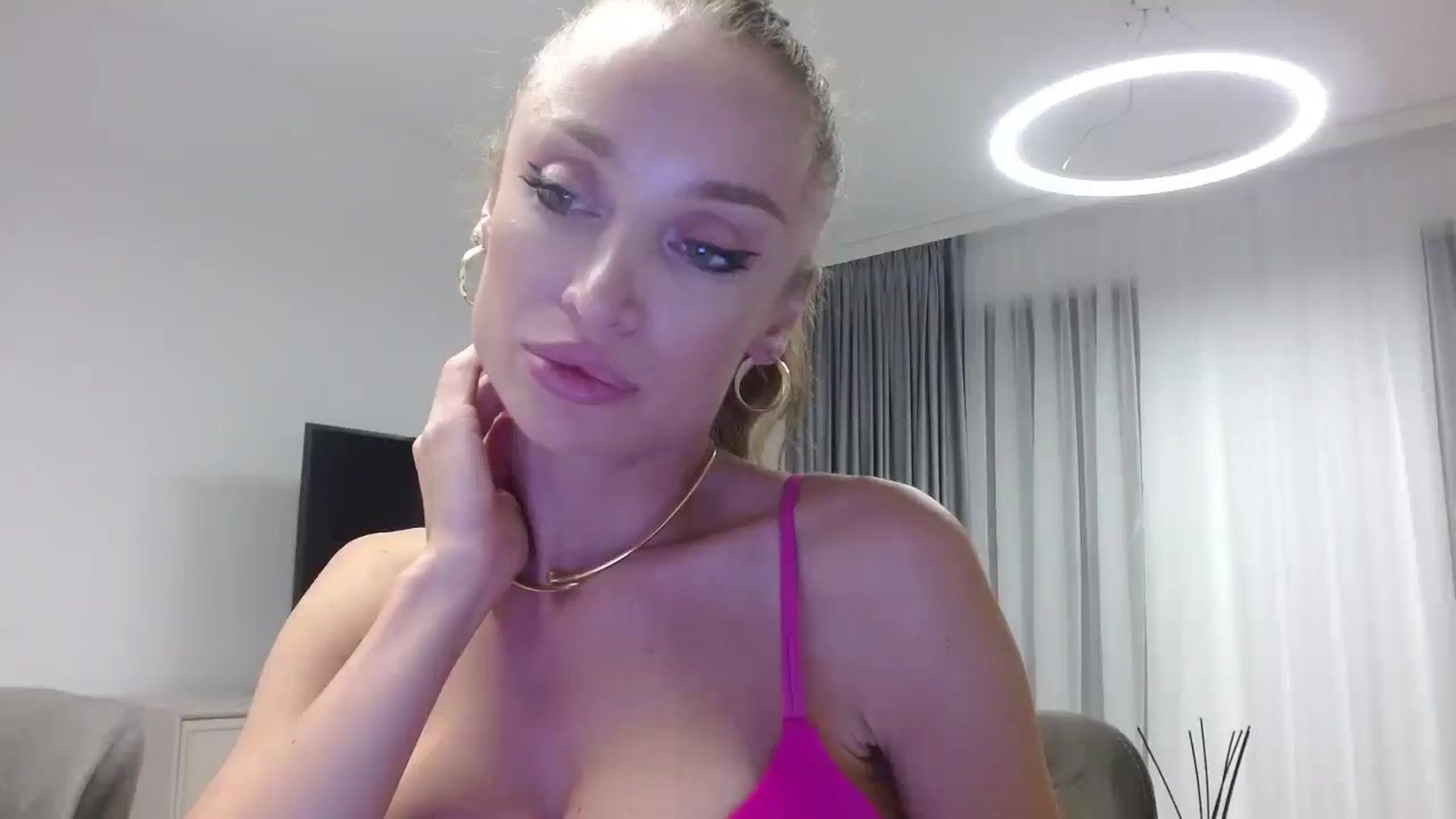 Gallery image thumbnail from Anayys's myfreecams stream on, 09/26/2024, 19:24 image 8 of 20
