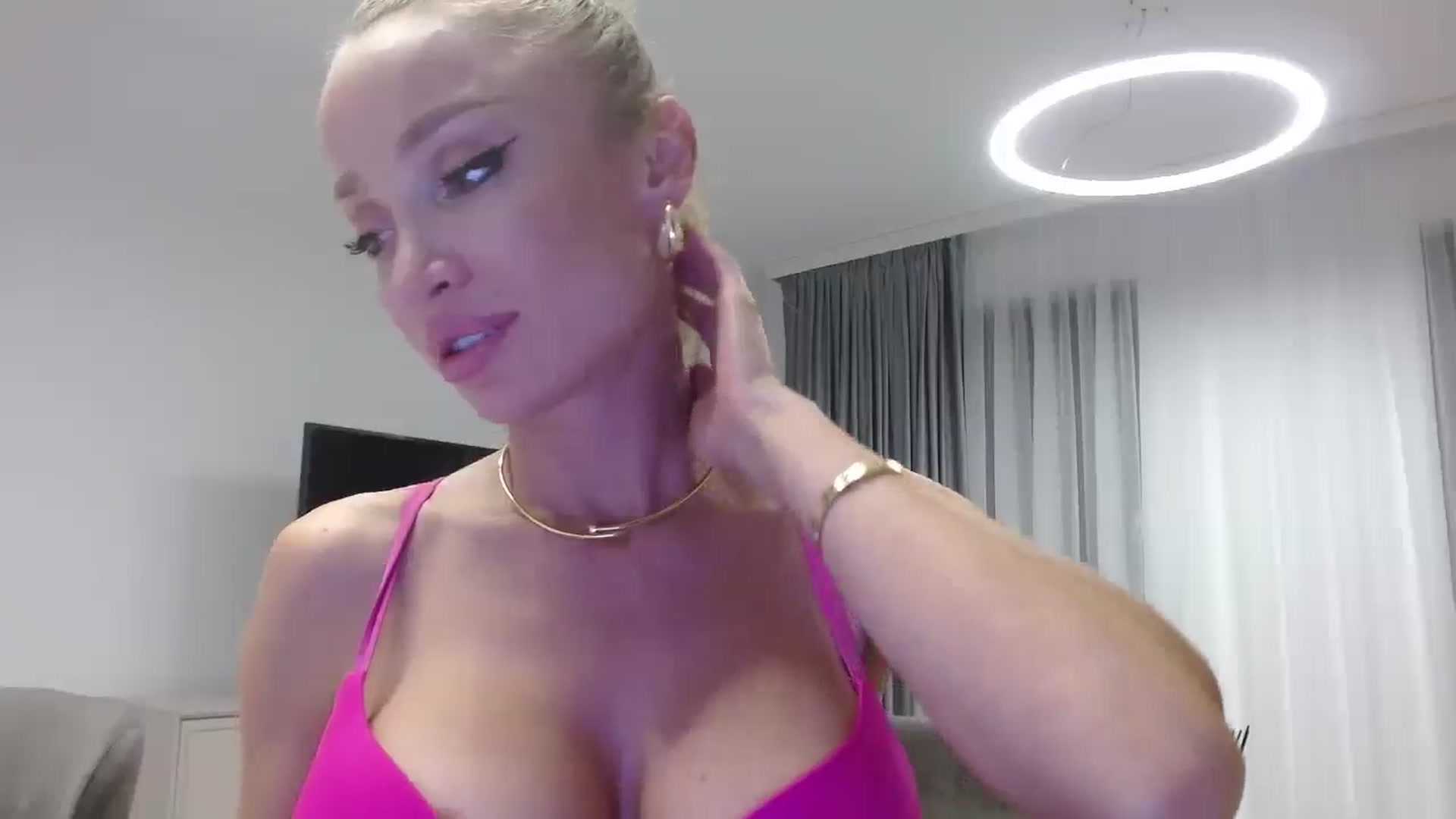 Gallery image thumbnail from Anayys's myfreecams stream on, 09/26/2024, 19:24 image 10 of 20