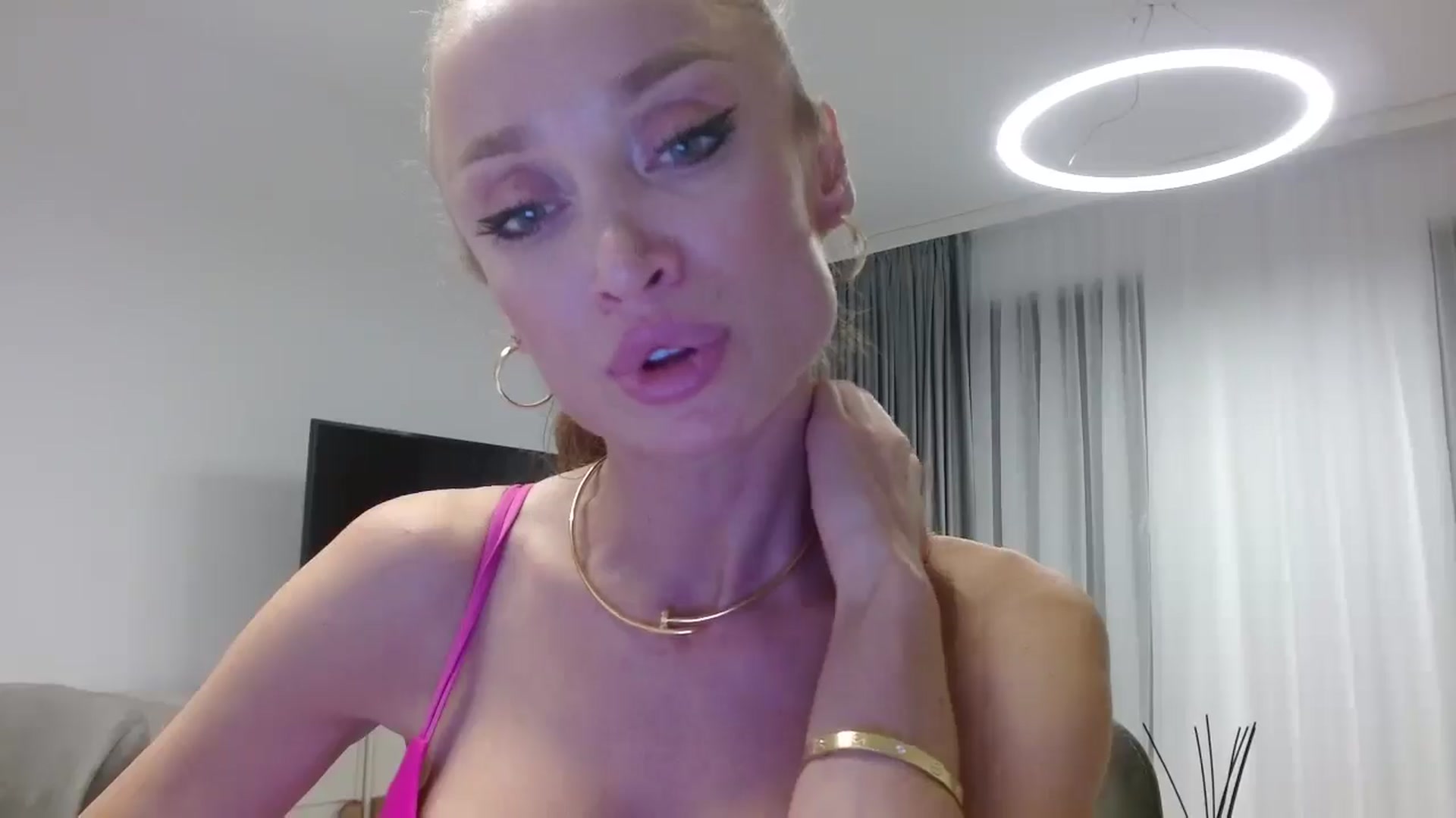 Gallery image thumbnail from Anayys's myfreecams stream on, 09/26/2024, 19:24 image 5 of 20