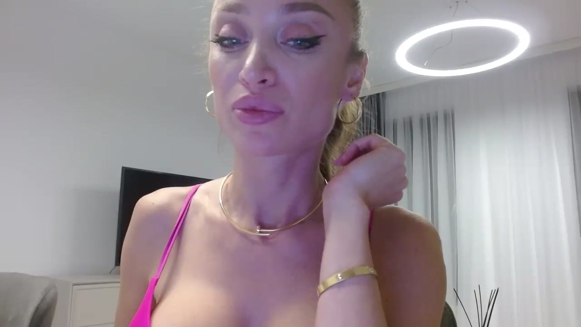 Gallery image thumbnail from Anayys's myfreecams stream on, 09/26/2024, 19:24 image 20 of 20