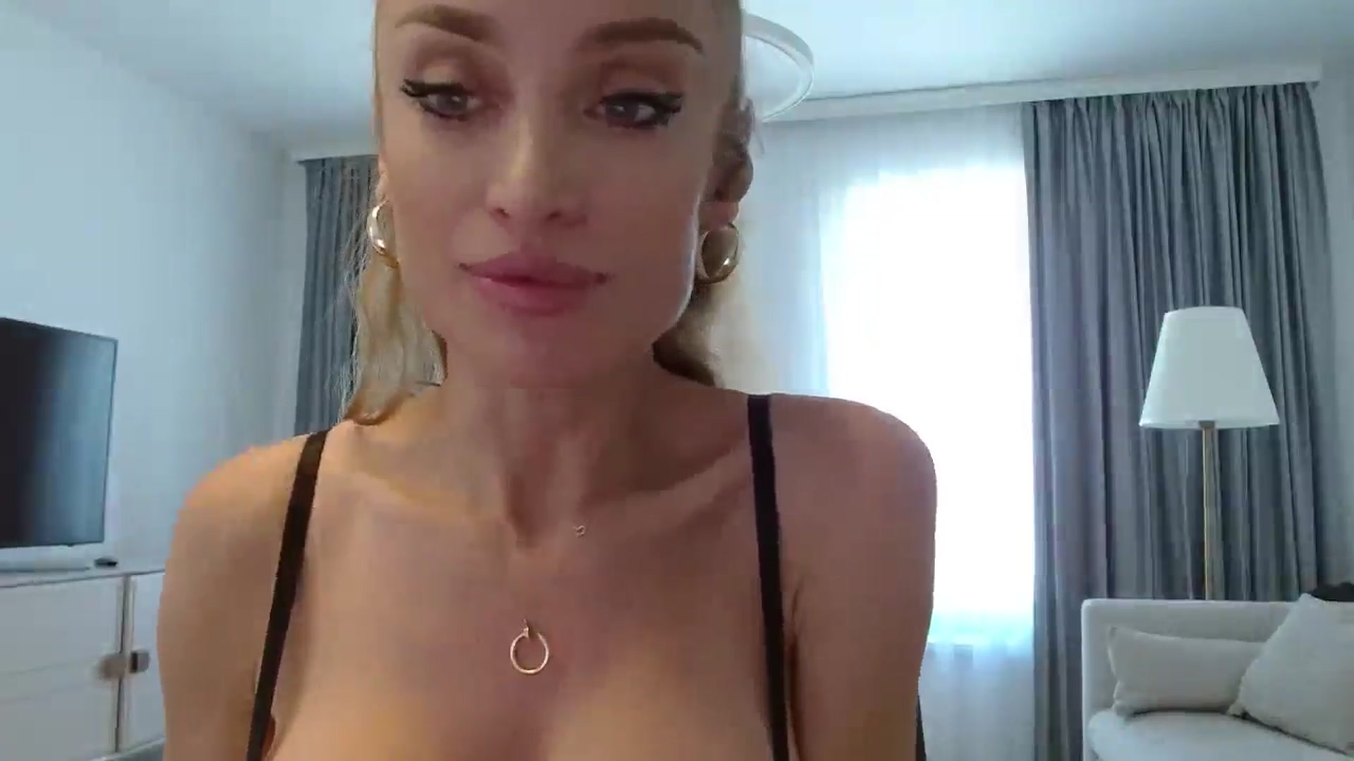 Gallery image thumbnail from Anayys's myfreecams stream on, 09/28/2024, 11:54 image 15 of 20