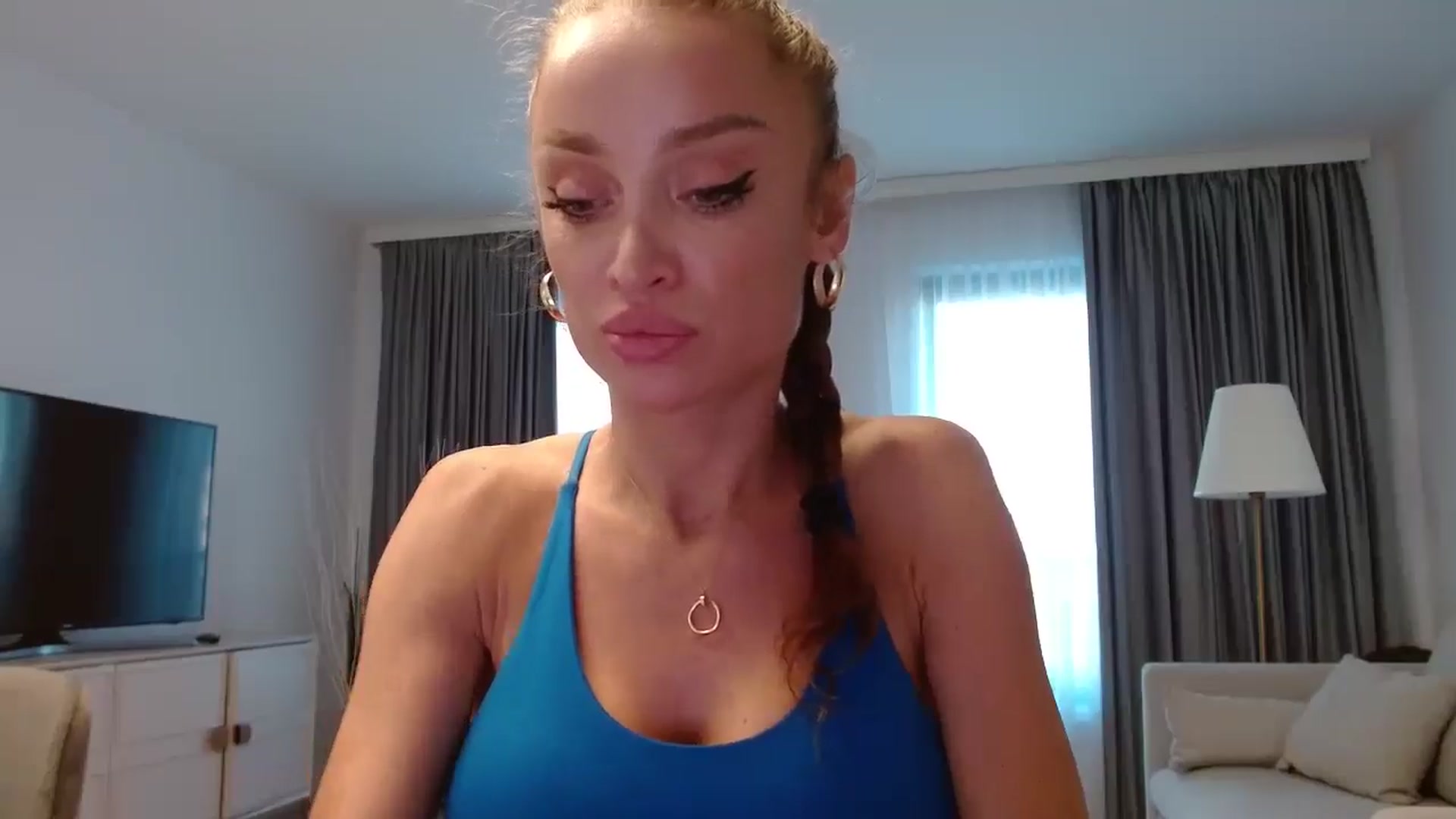 Gallery image thumbnail from Anayys's myfreecams stream on, 09/28/2024, 15:53 image 15 of 20