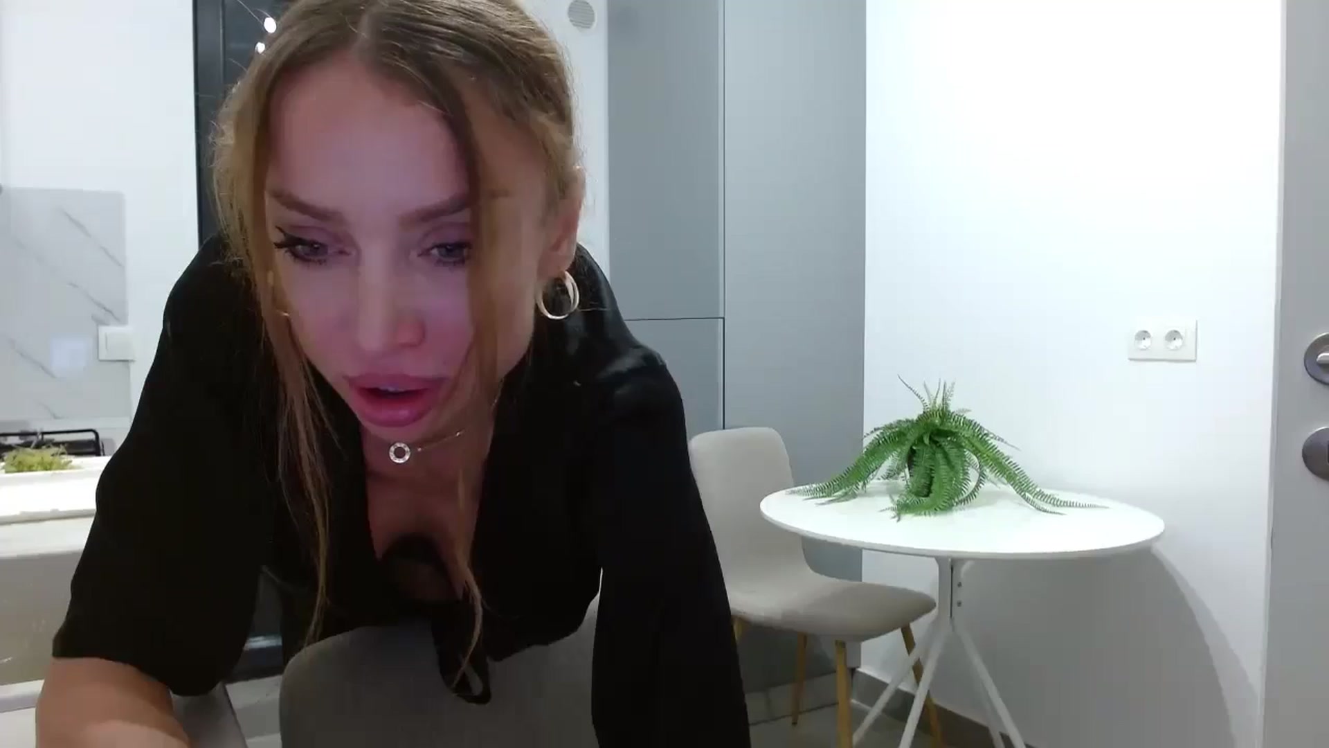 Gallery image thumbnail from Anayys's myfreecams stream on, 10/02/2024, 18:00 image 2 of 20