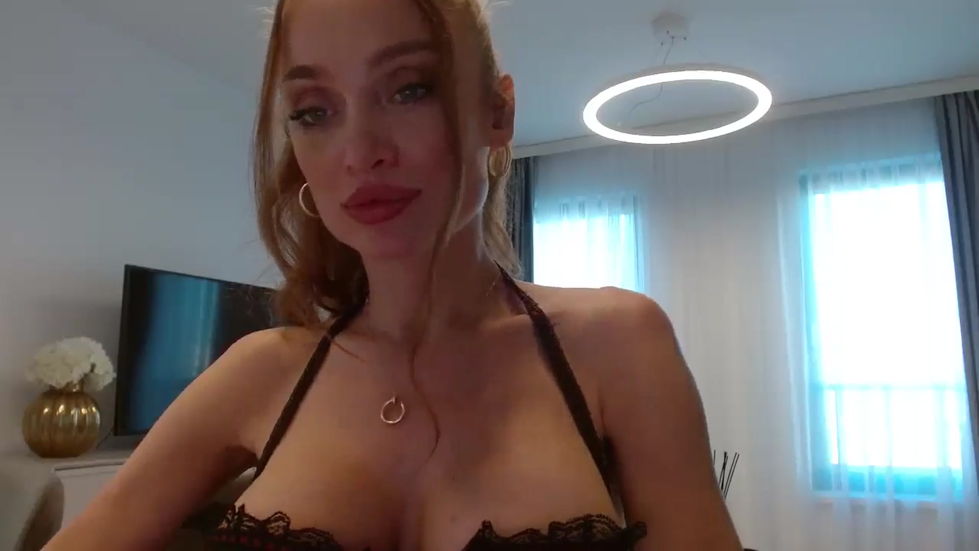 Gallery image thumbnail from Anayys's myfreecams stream on, 10/10/2024, 15:14 image 12 of 20