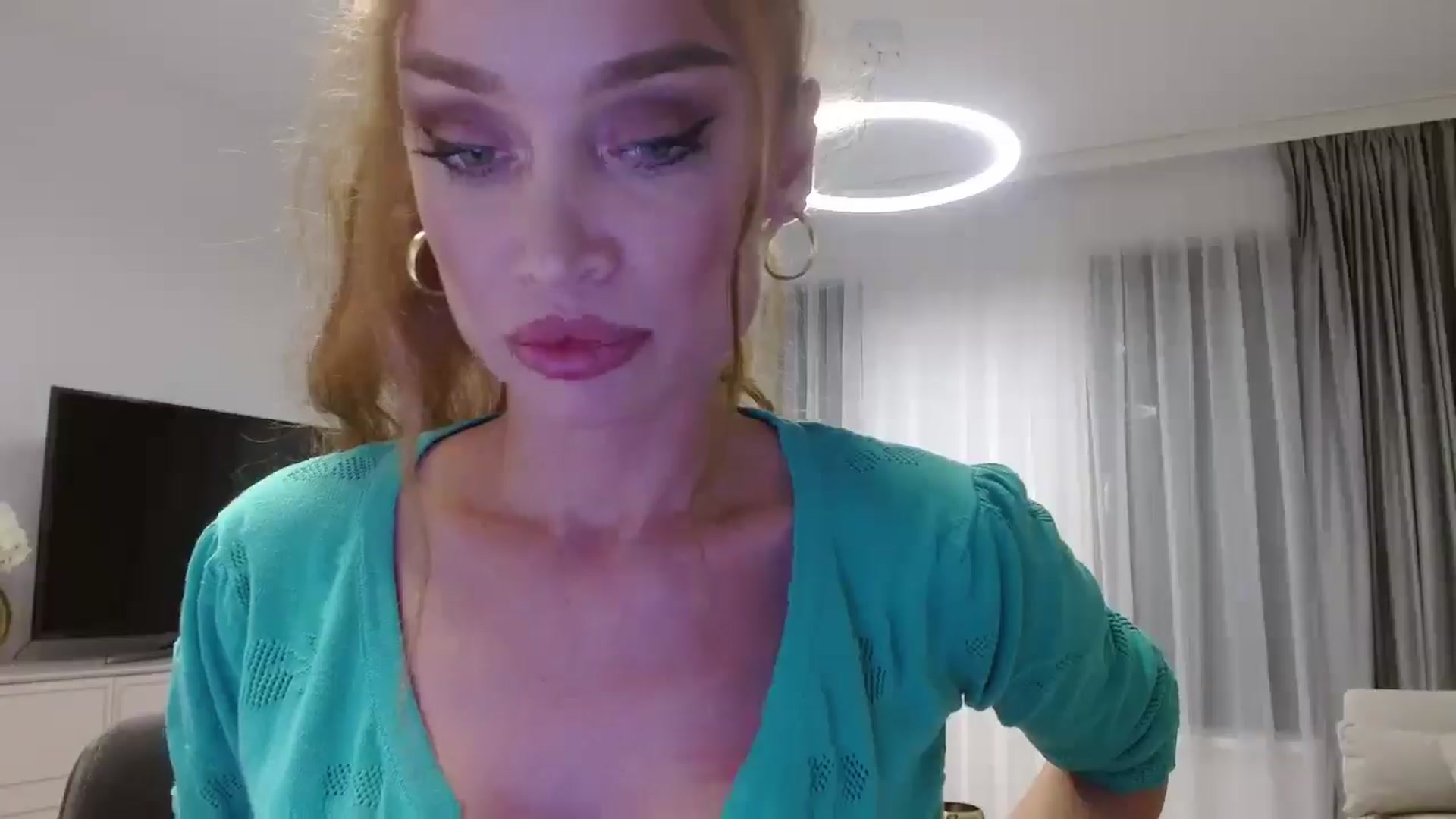 Gallery image thumbnail from Anayys's myfreecams stream on, 10/15/2024, 19:37 image 3 of 20