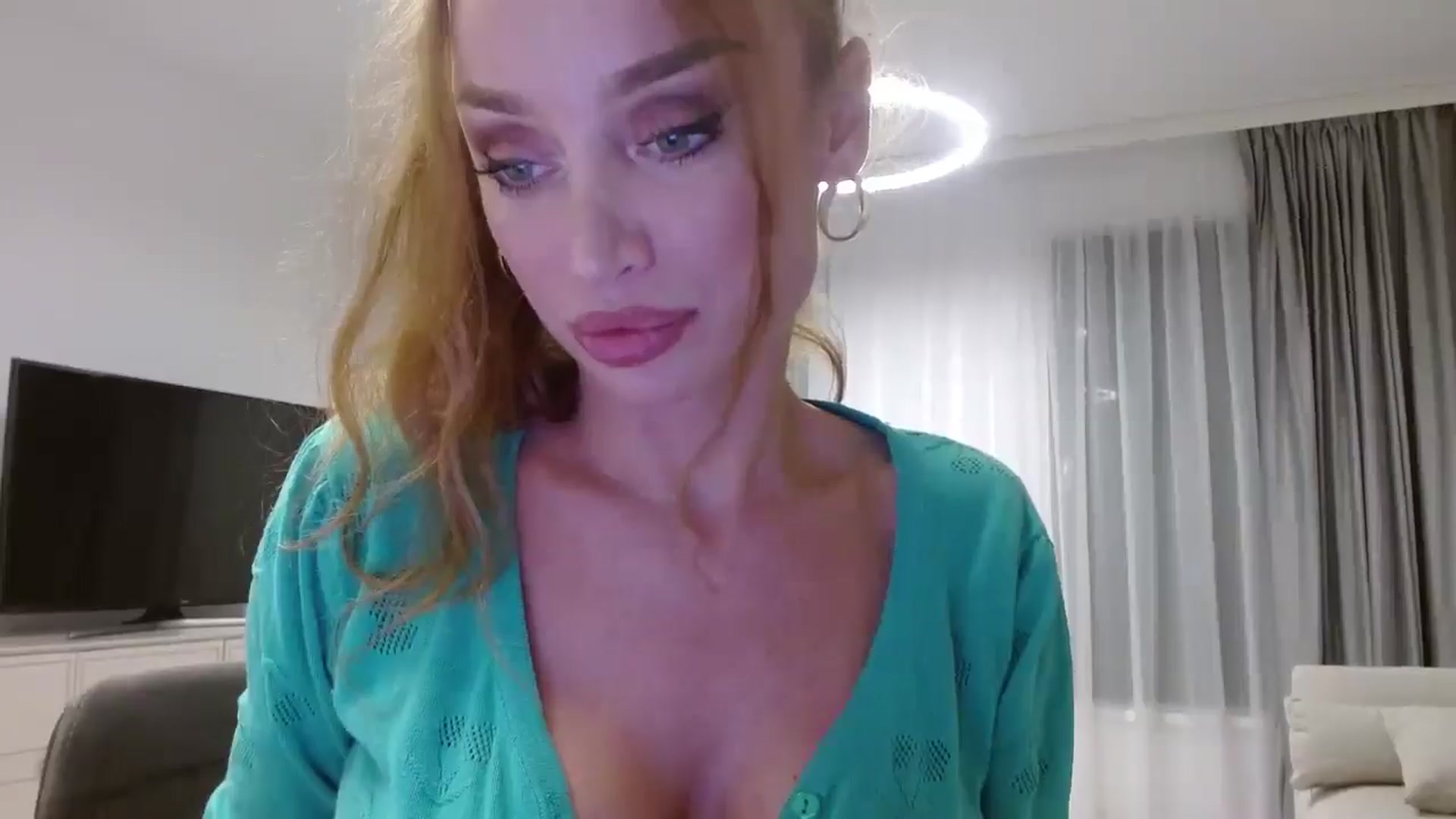 Gallery image thumbnail from Anayys's myfreecams stream on, 10/15/2024, 19:37 image 17 of 20