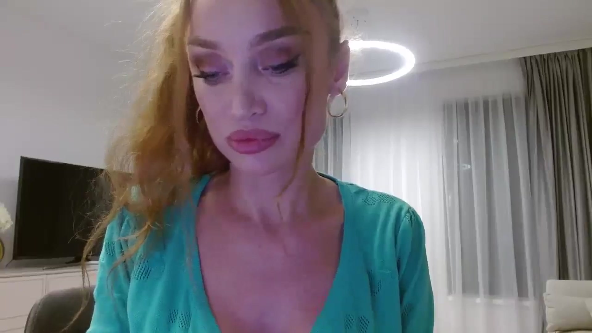Gallery image thumbnail from Anayys's myfreecams stream on, 10/15/2024, 19:37 image 9 of 20