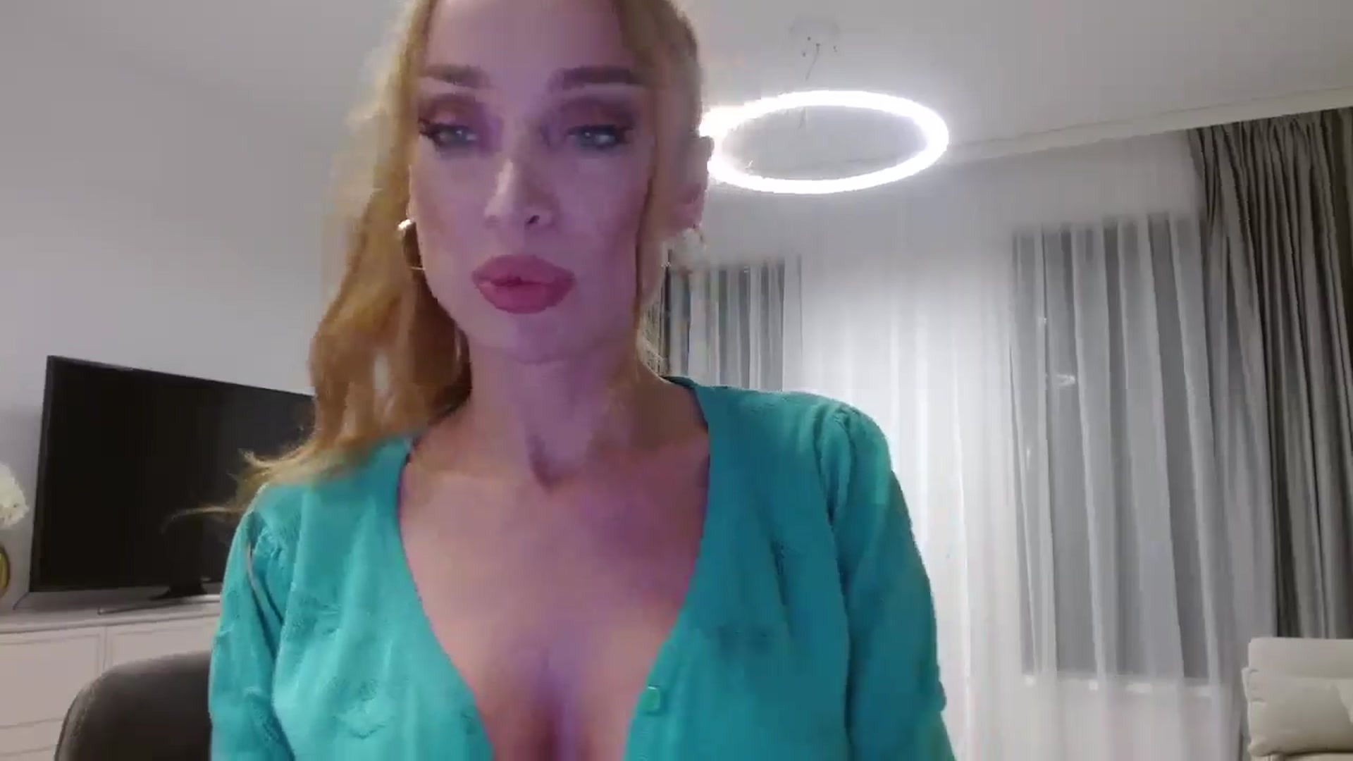 Gallery image thumbnail from Anayys's myfreecams stream on, 10/15/2024, 19:37 image 5 of 20