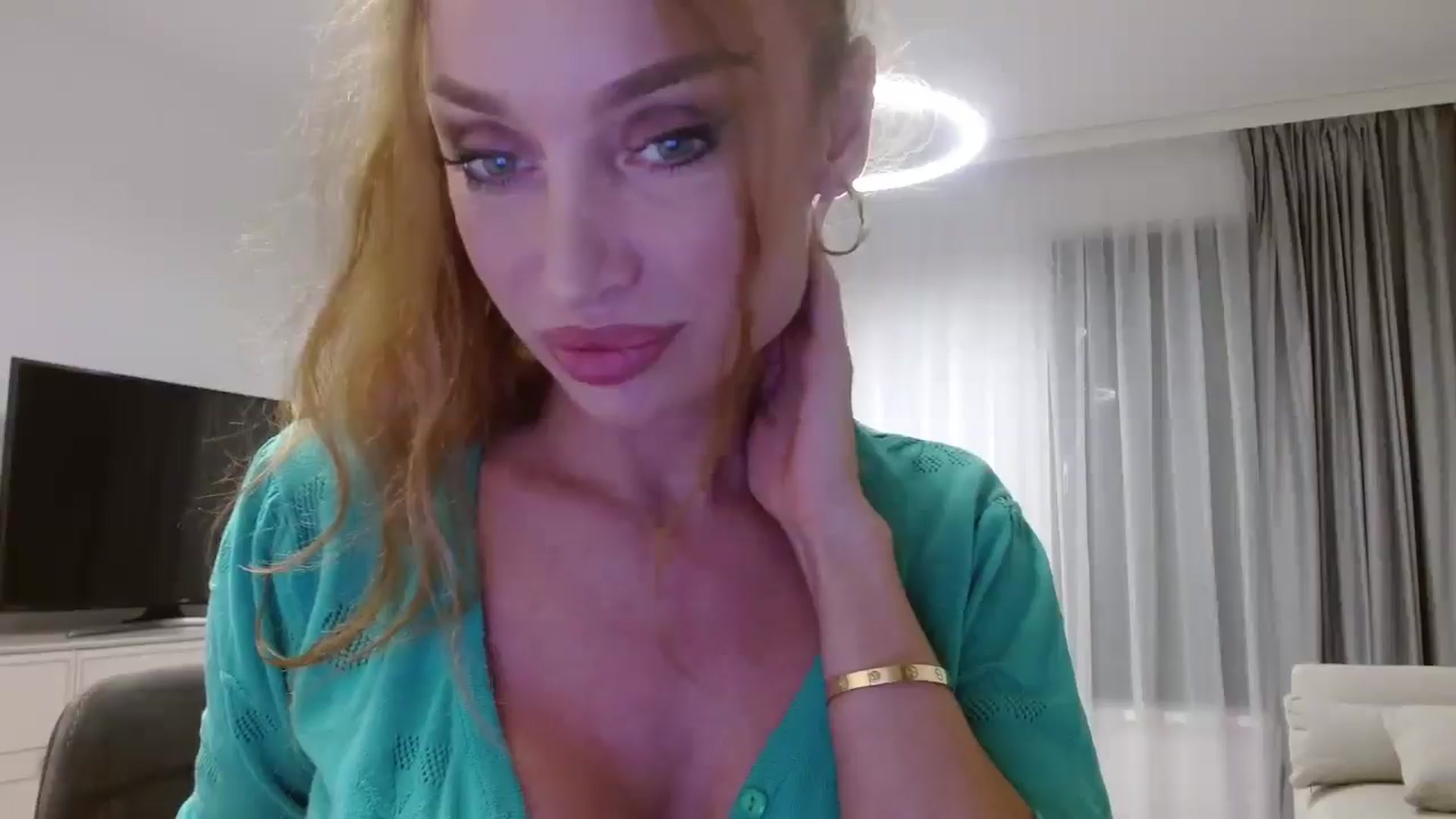 Gallery image thumbnail from Anayys's myfreecams stream on, 10/15/2024, 19:37 image 18 of 20