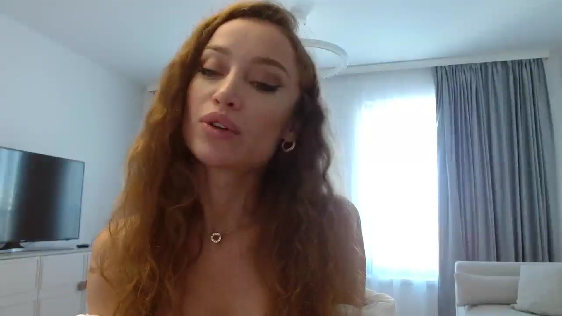 Gallery image thumbnail from Anayys's myfreecams stream on, 10/17/2024, 13:08 image 18 of 20