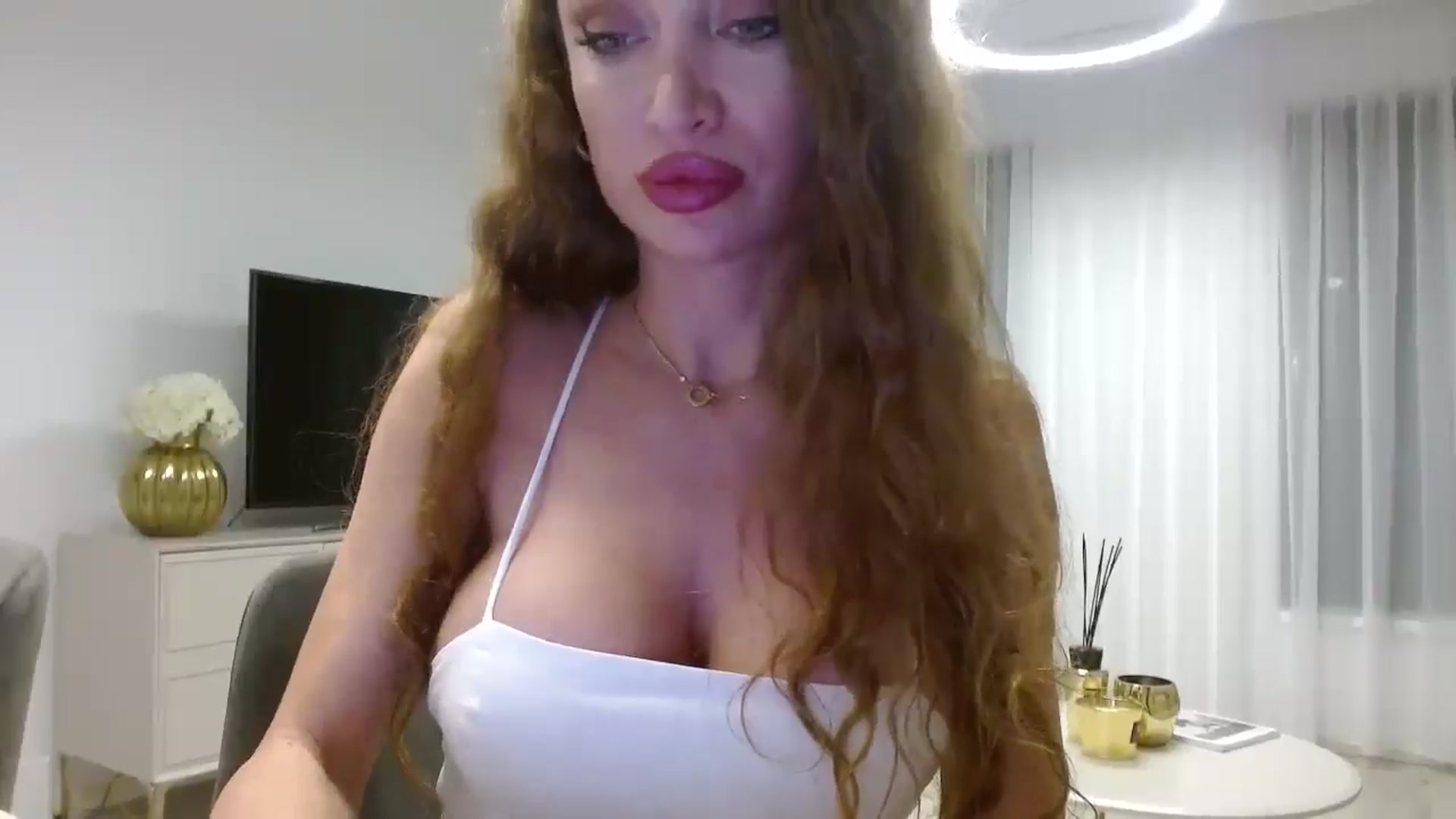 Gallery image thumbnail from Anayys's myfreecams stream on, 10/17/2024, 19:18 image 3 of 20