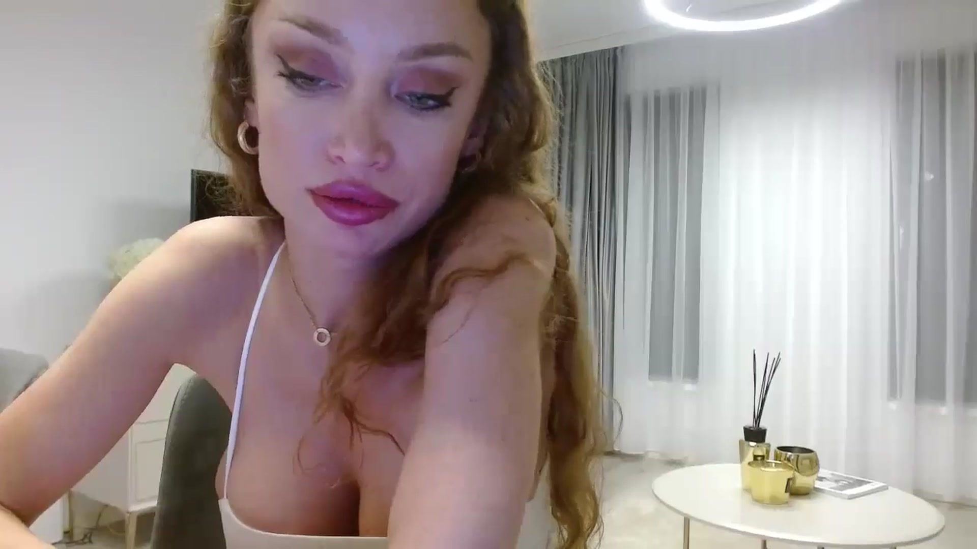 Gallery image thumbnail from Anayys's myfreecams stream on, 10/17/2024, 19:18 image 7 of 20