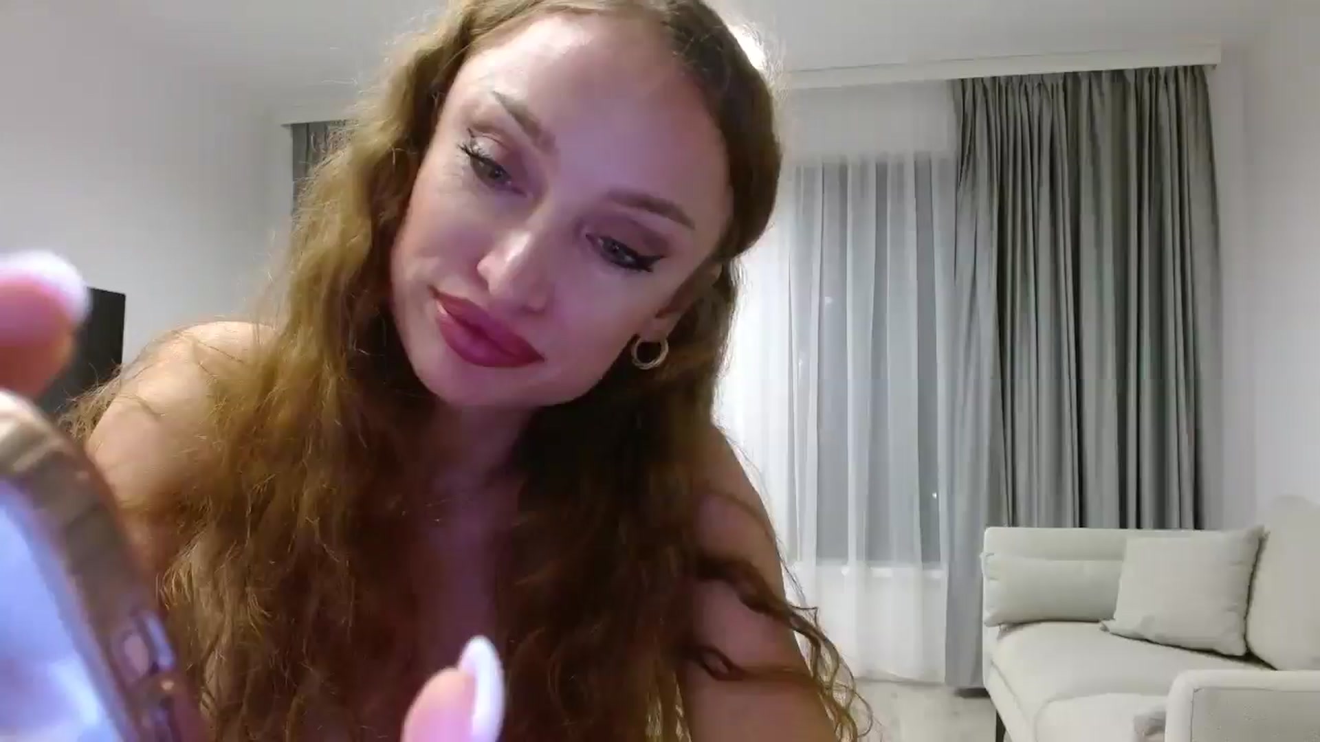 Gallery image thumbnail from Anayys's myfreecams stream on, 10/17/2024, 19:18 image 18 of 20