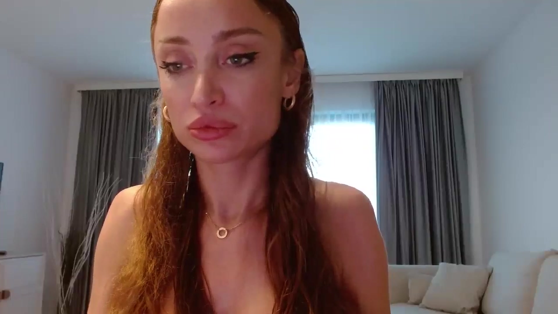 Gallery image thumbnail from Anayys's myfreecams stream on, 10/18/2024, 15:30 image 15 of 20