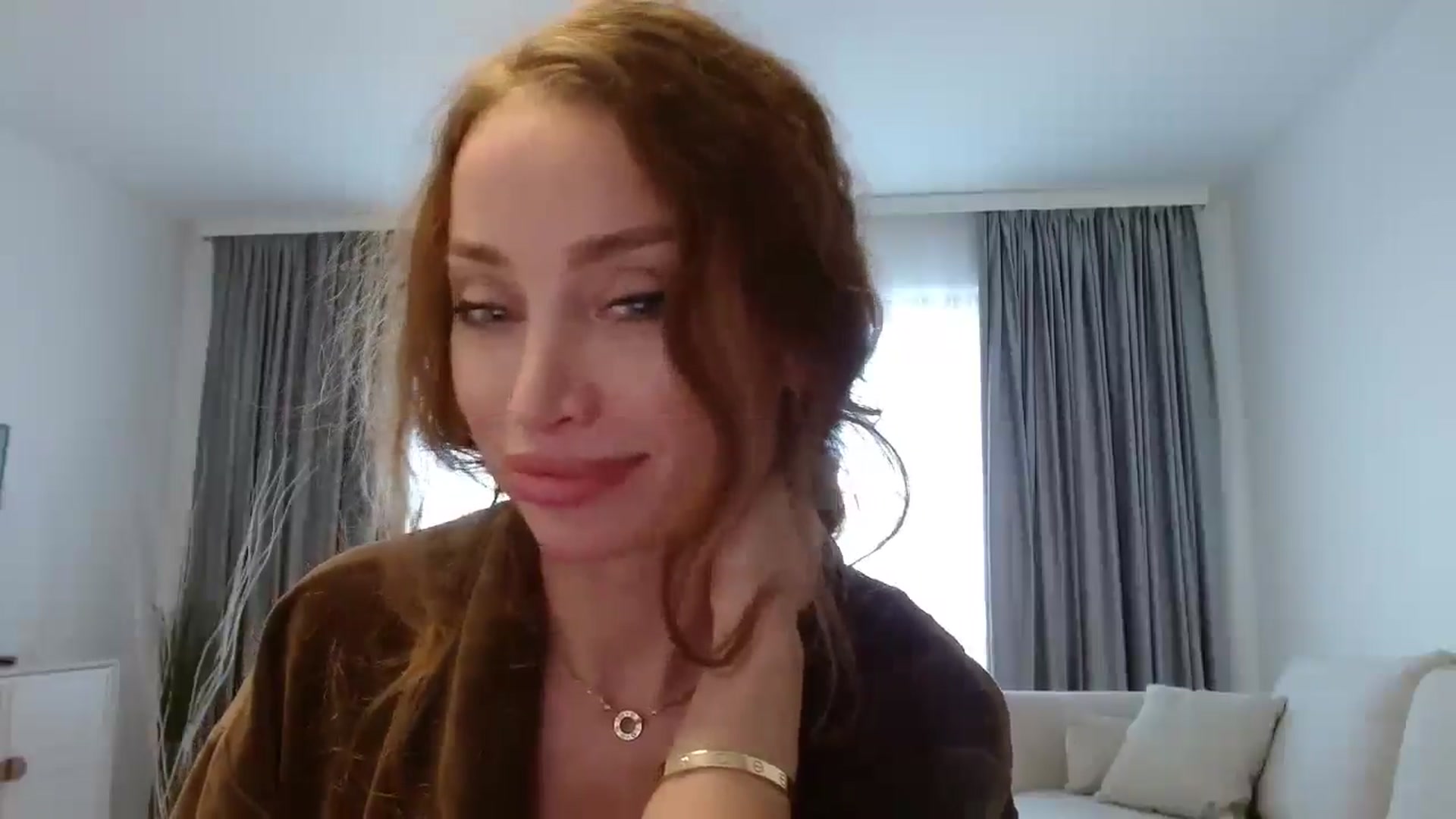 Gallery image thumbnail from Anayys's myfreecams stream on, 10/18/2024, 15:30 image 5 of 20
