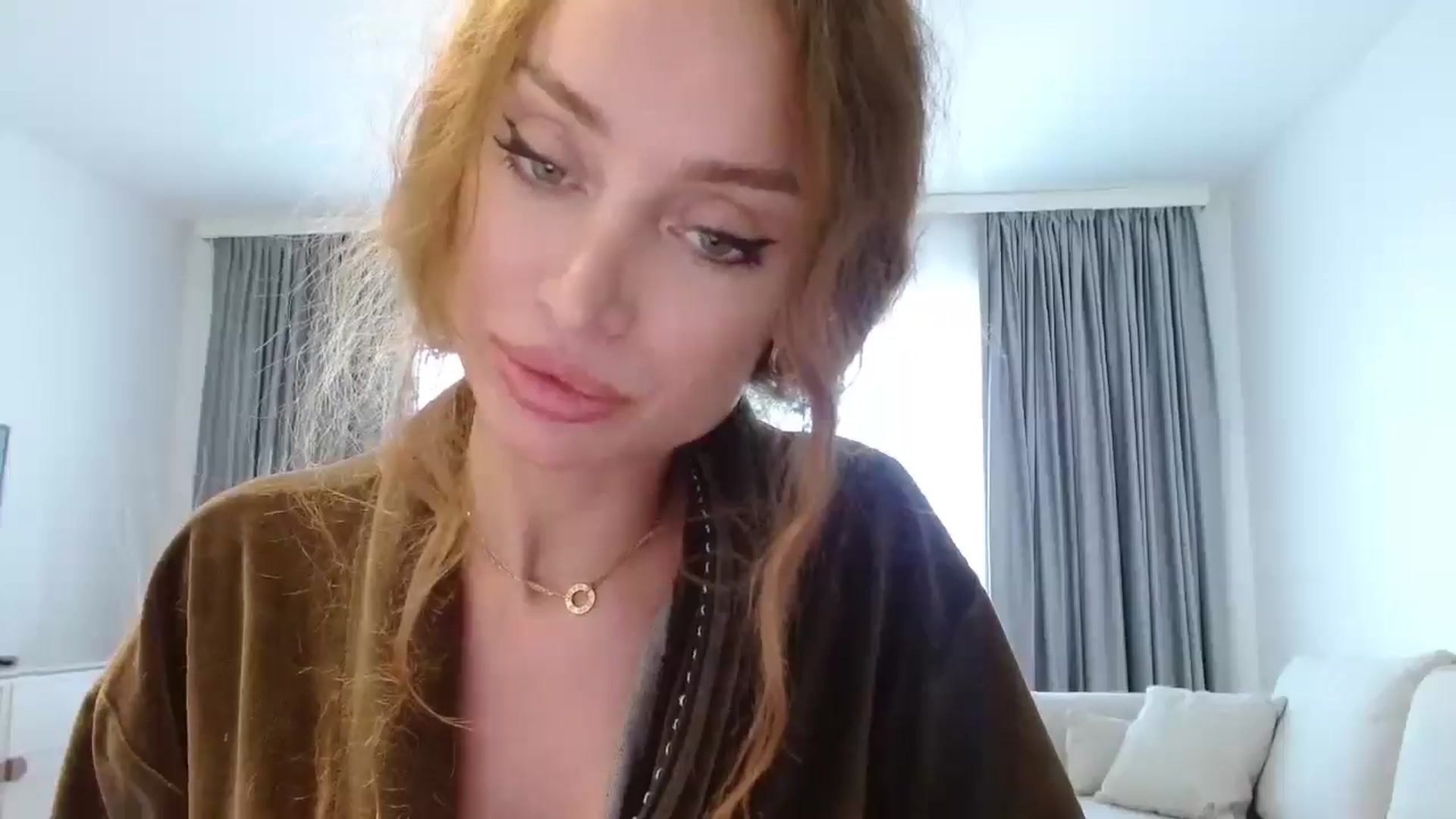 Gallery image thumbnail from Anayys's myfreecams stream on, 10/18/2024, 15:30 image 4 of 20