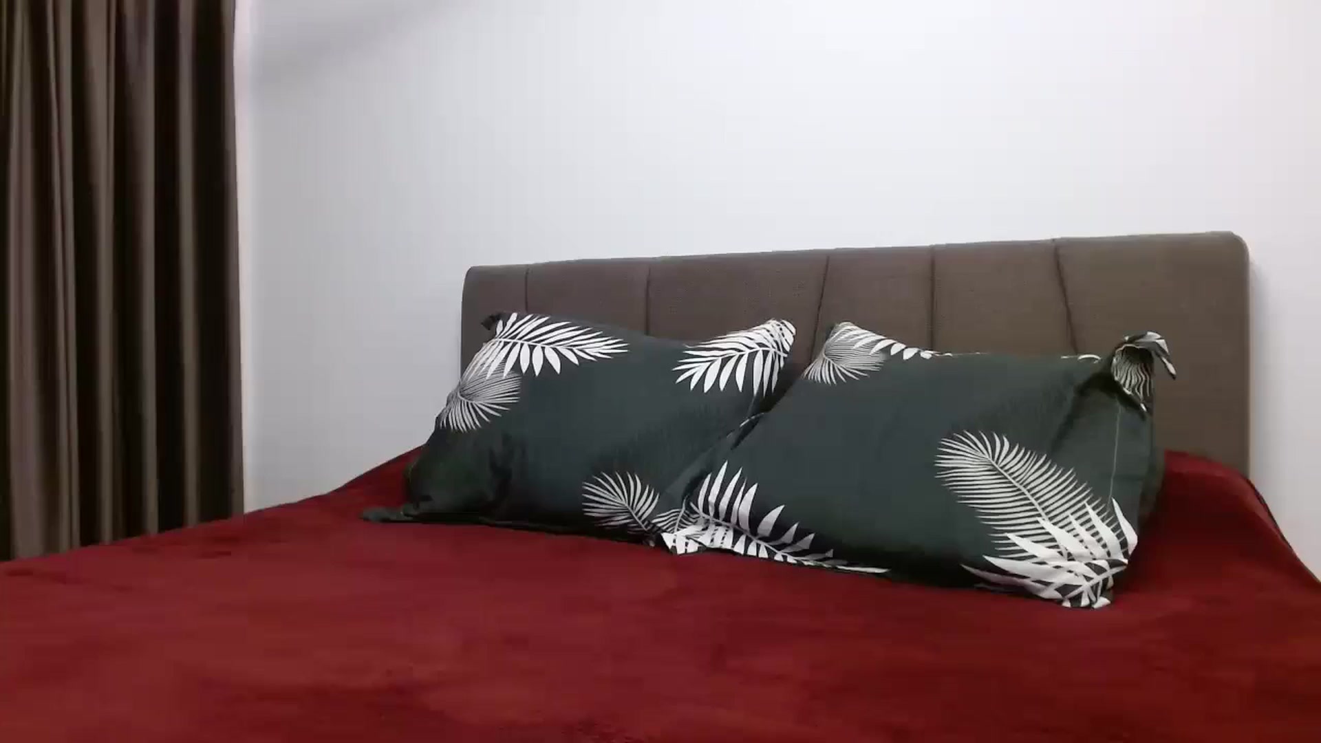 Gallery image thumbnail from Anayys's myfreecams stream on, 10/18/2024, 16:02 image 12 of 20