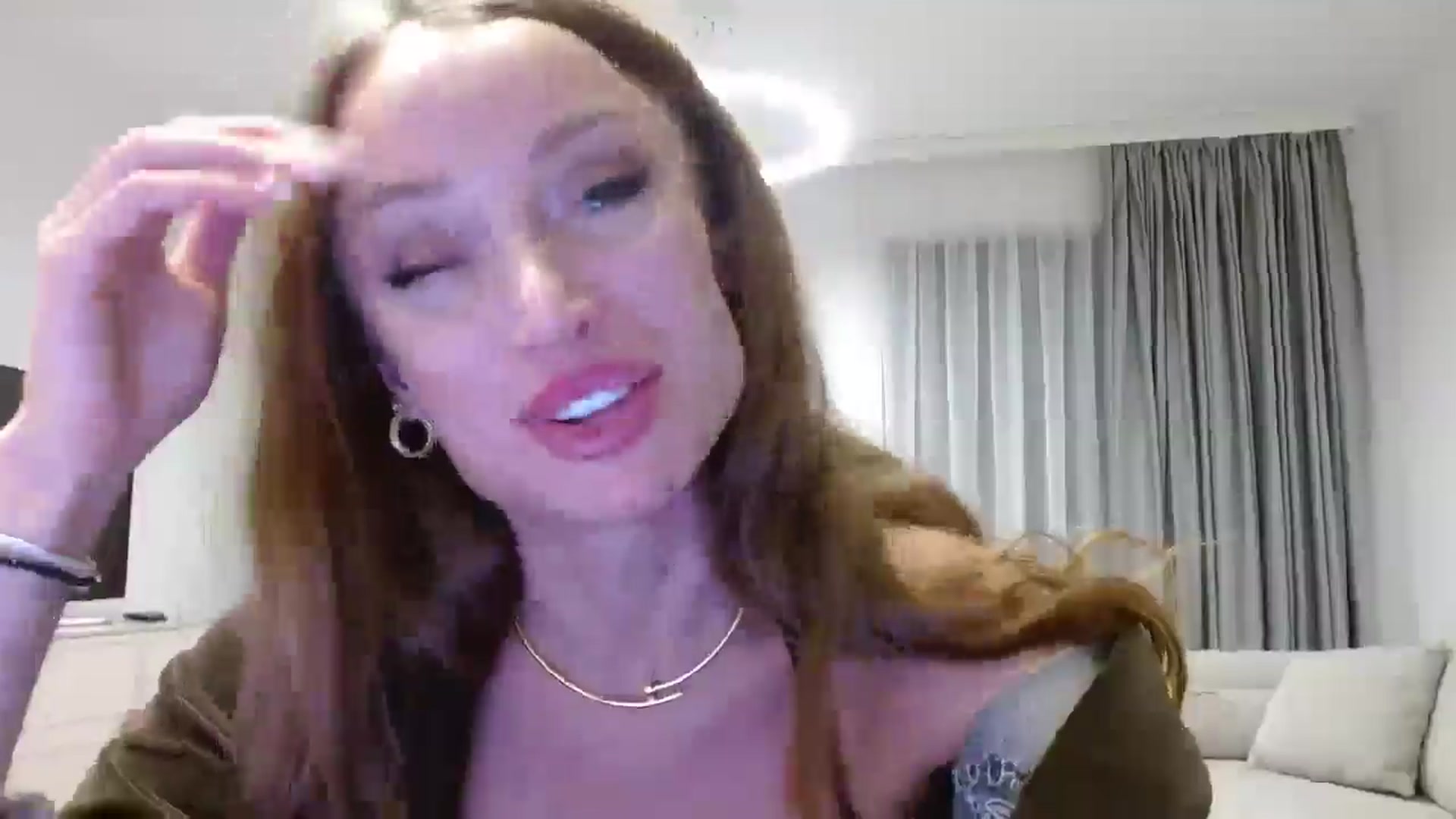 Gallery image thumbnail from Anayys's myfreecams stream on, 10/19/2024, 18:13 image 16 of 20