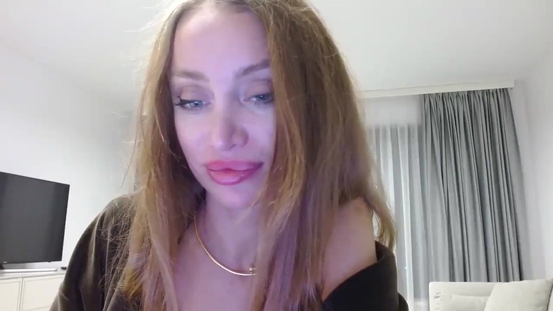 Gallery image thumbnail from Anayys's myfreecams stream on, 10/19/2024, 18:13 image 3 of 20