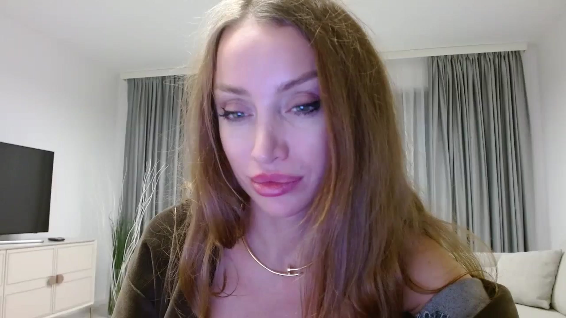Gallery image thumbnail from Anayys's myfreecams stream on, 10/19/2024, 18:13 image 18 of 20