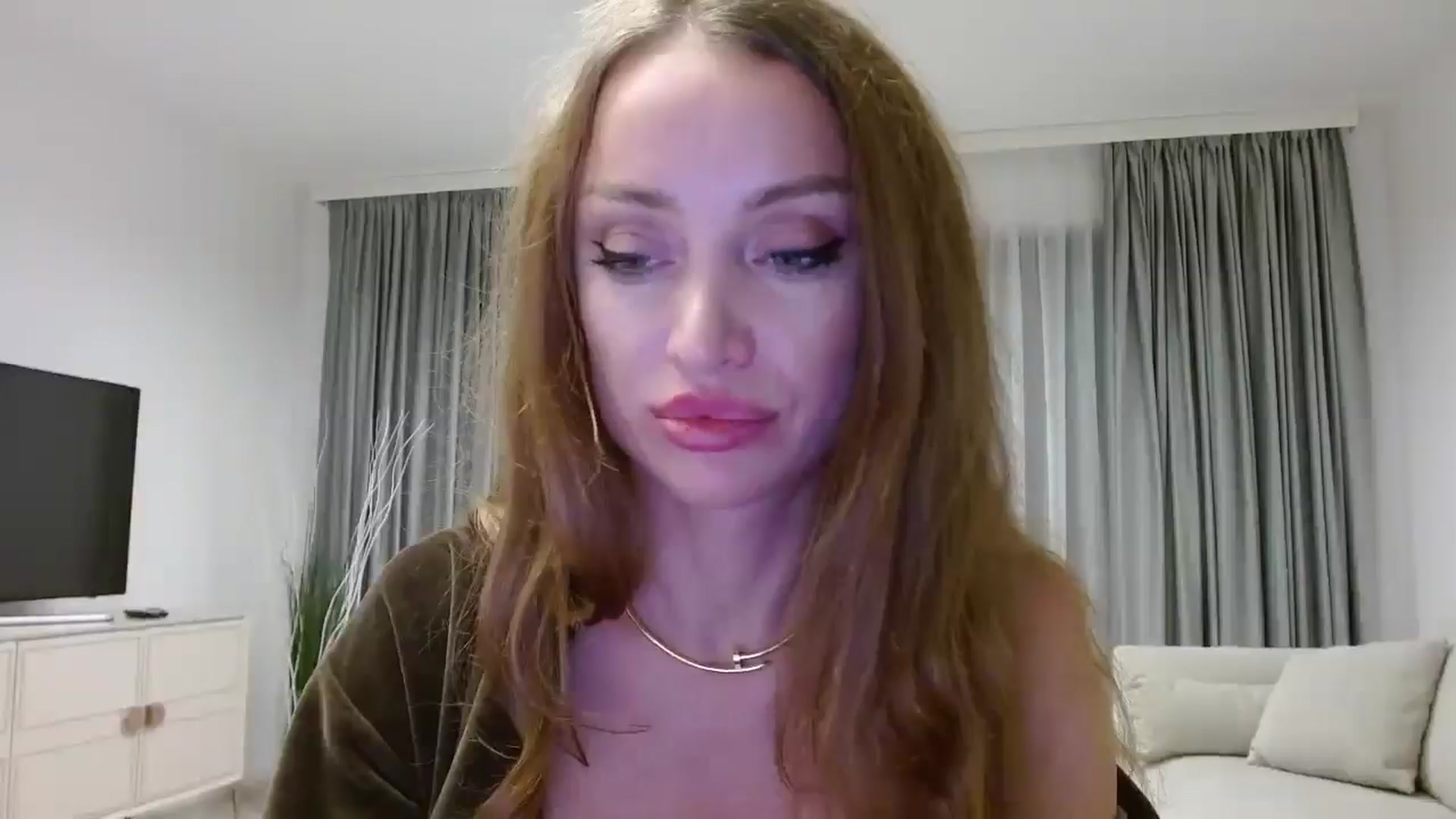 Gallery image thumbnail from Anayys's myfreecams stream on, 10/19/2024, 18:13 image 20 of 20