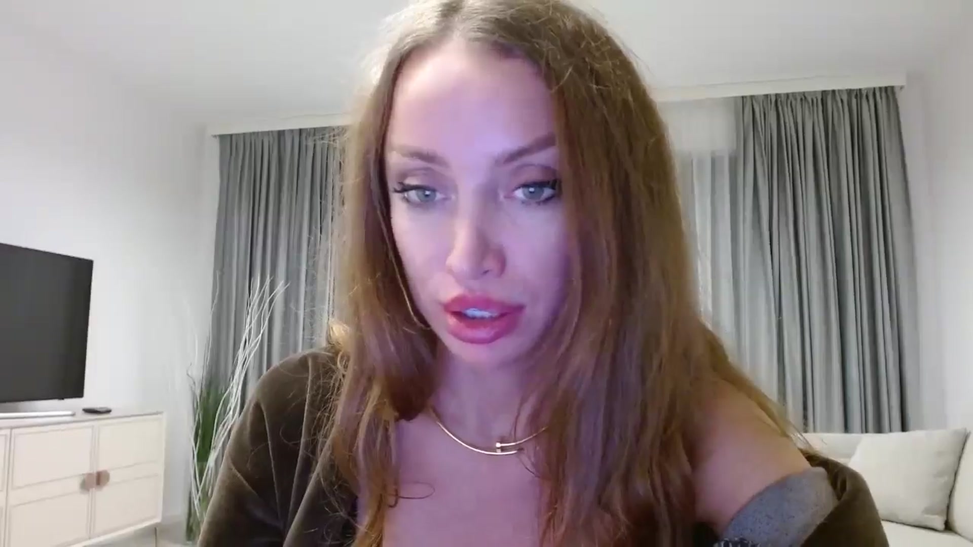 Gallery image thumbnail from Anayys's myfreecams stream on, 10/19/2024, 18:13 image 19 of 20