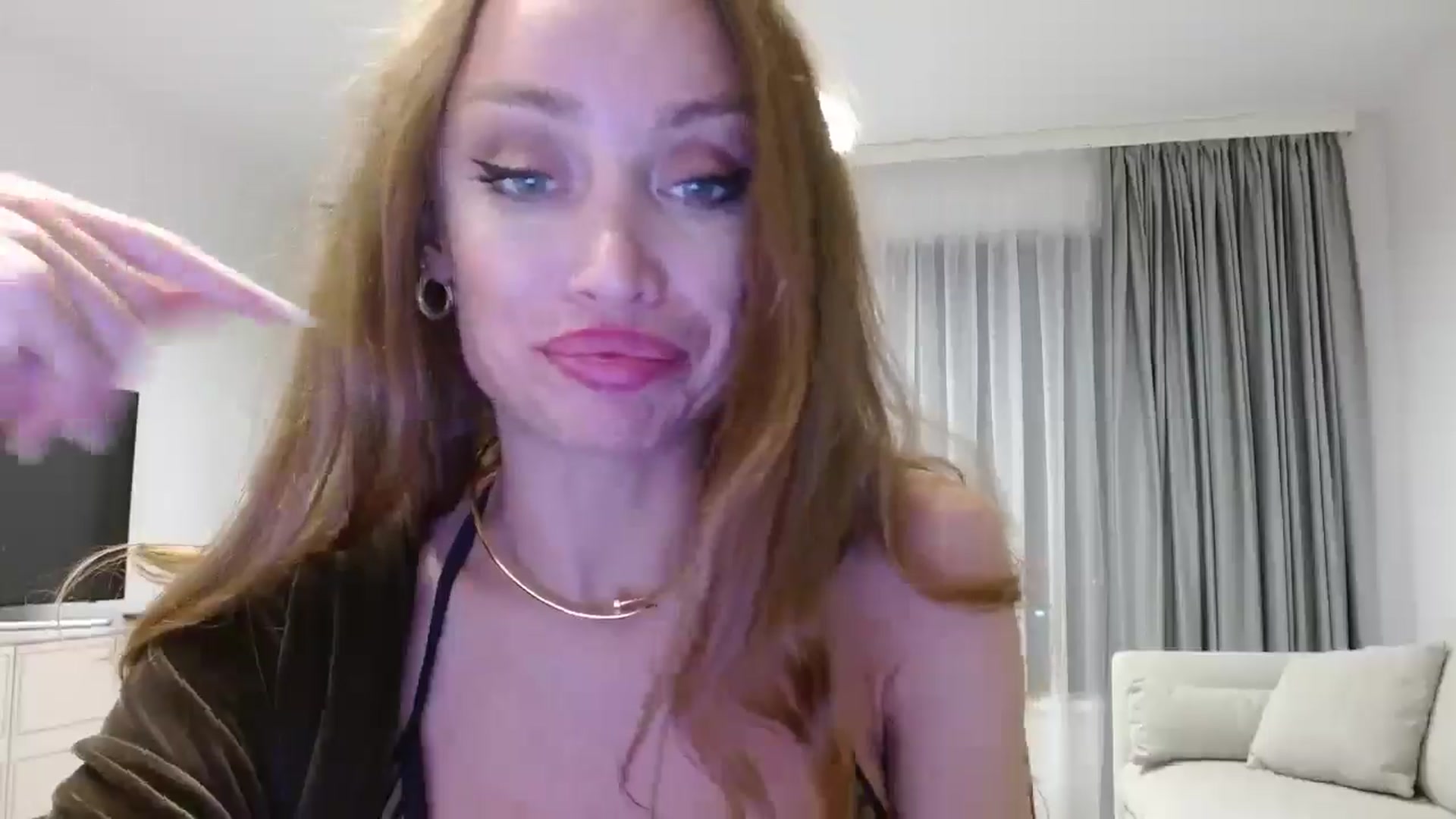 Gallery image thumbnail from Anayys's myfreecams stream on, 10/19/2024, 18:13 image 9 of 20