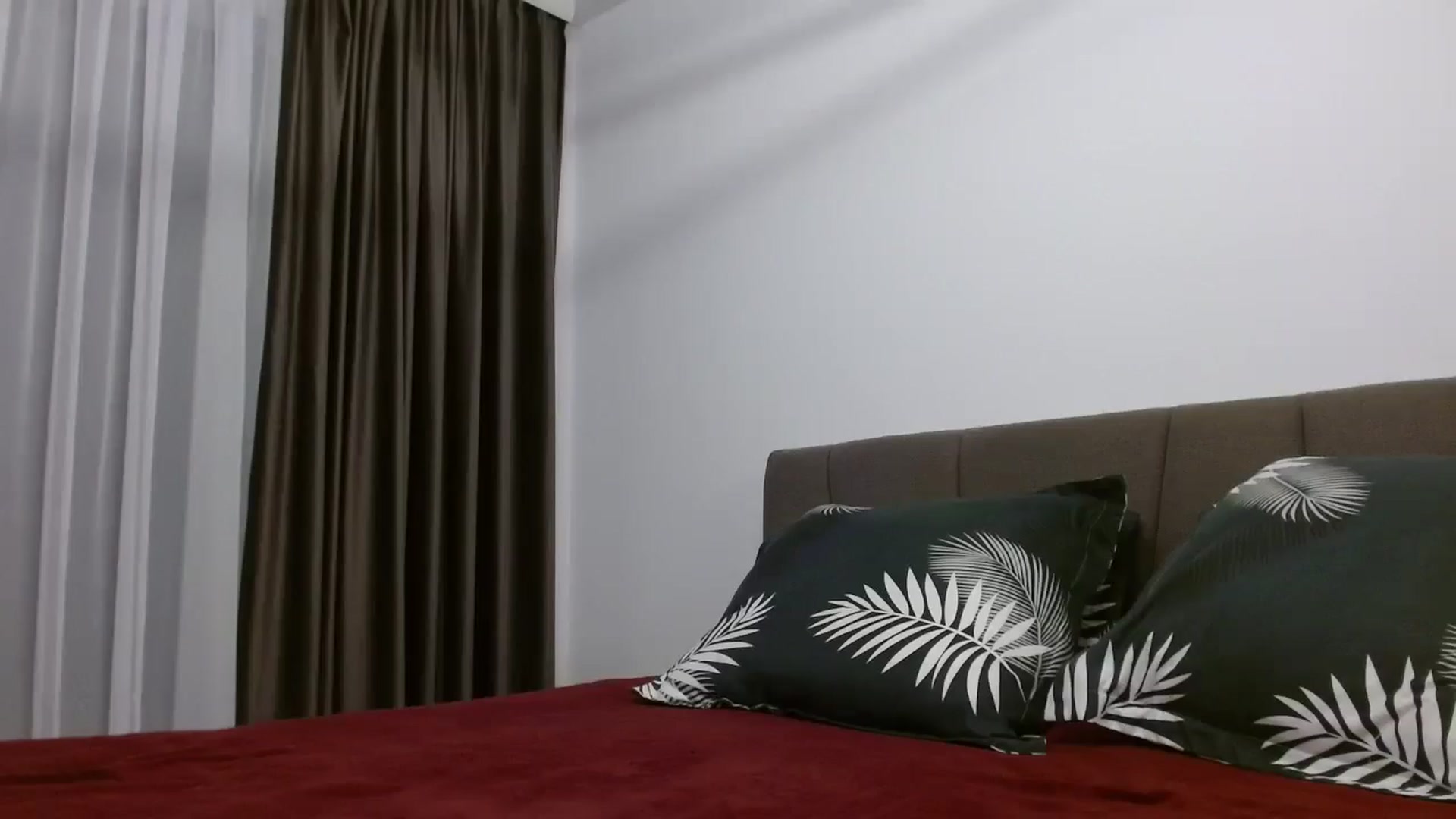Gallery image thumbnail from Anayys's myfreecams stream on, 10/19/2024, 19:16 image 13 of 20