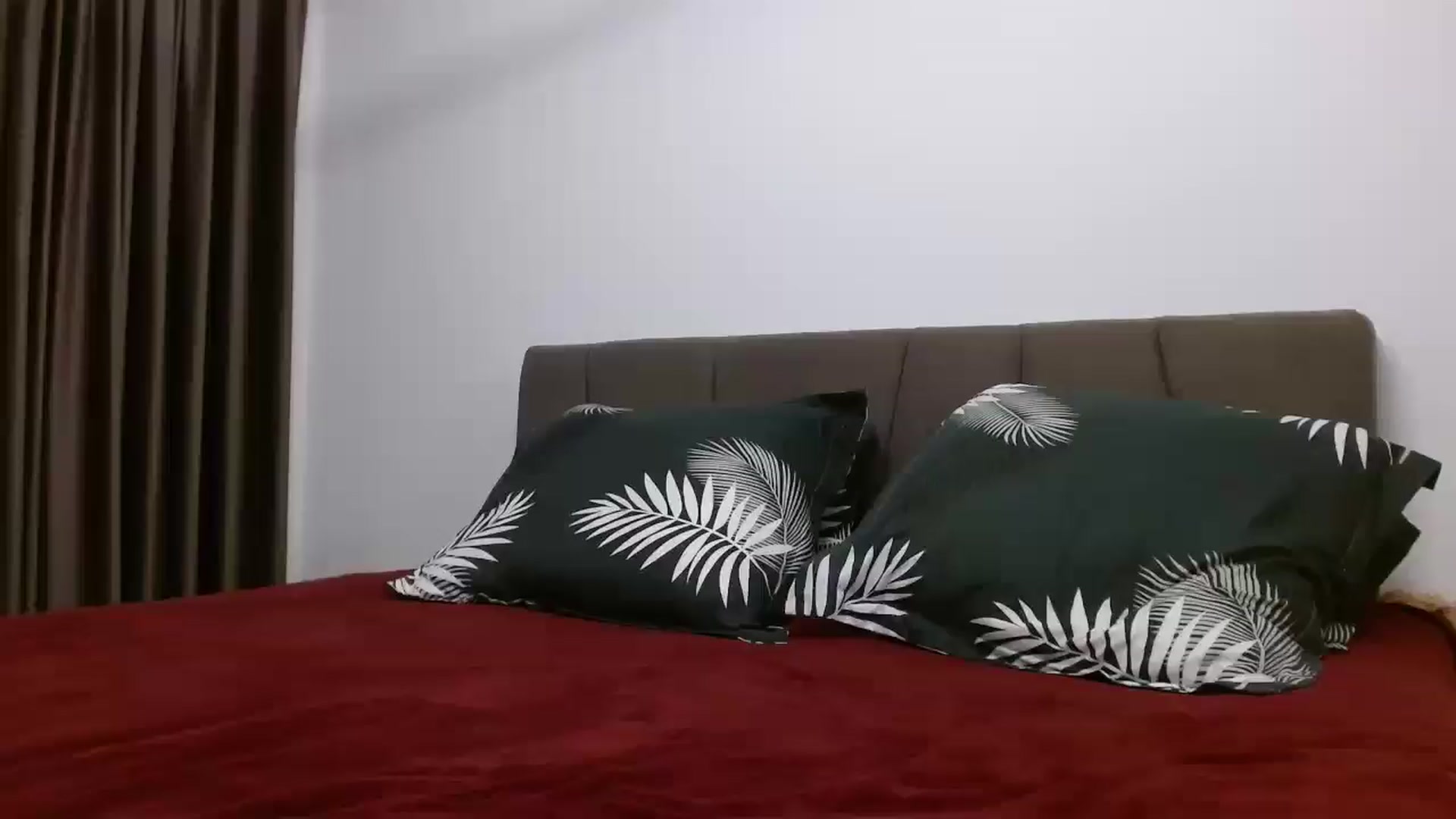 Gallery image thumbnail from Anayys's myfreecams stream on, 10/19/2024, 20:57 image 4 of 20