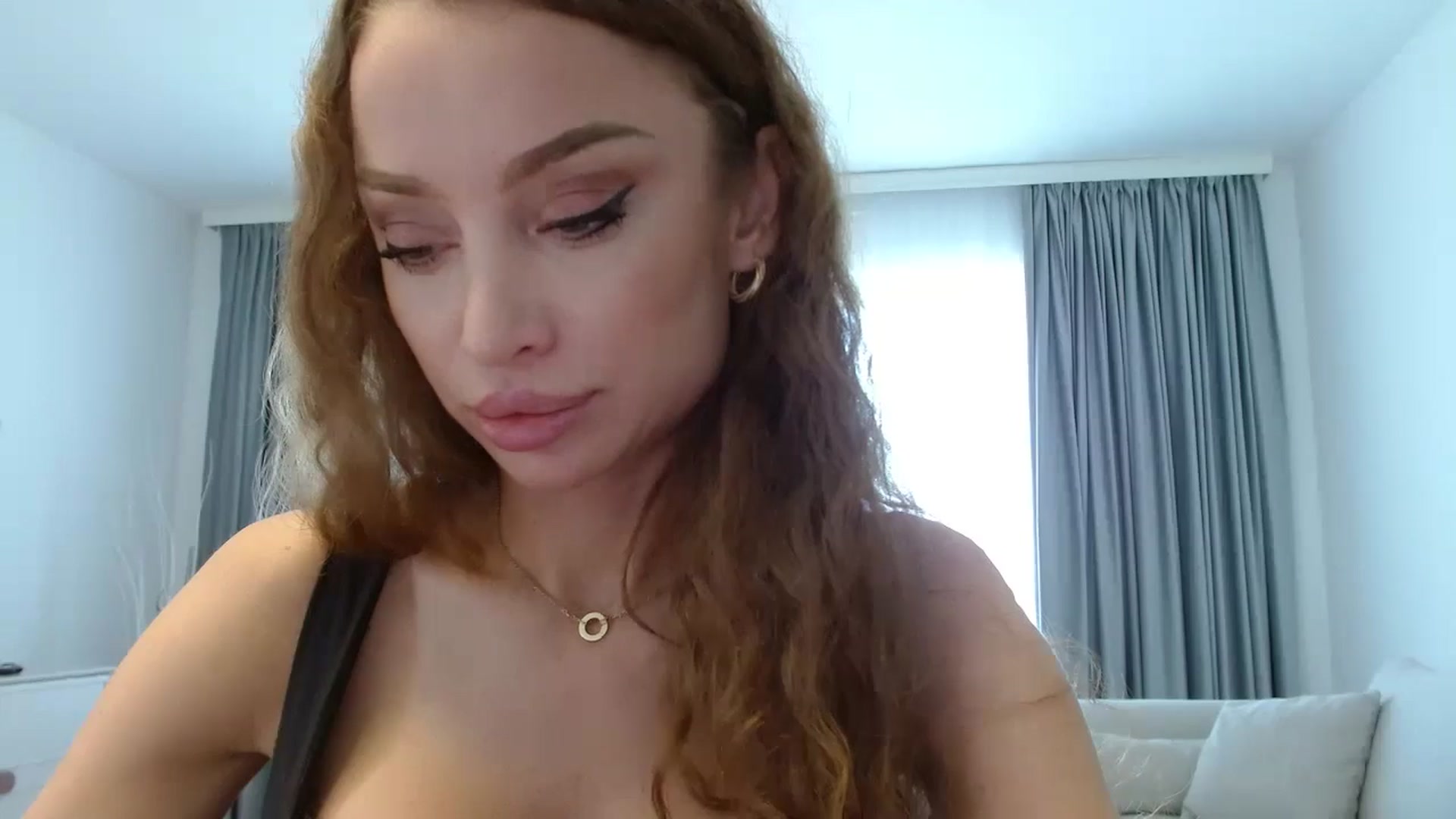 Gallery image thumbnail from Anayys's myfreecams stream on, 10/20/2024, 12:10 image 15 of 20