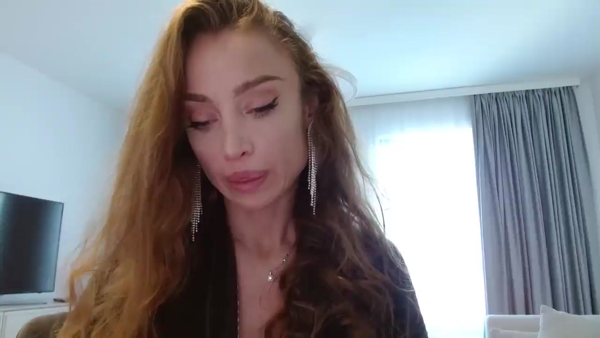 Gallery image thumbnail from Anayys's myfreecams stream on, 10/21/2024, 13:49 image 5 of 20