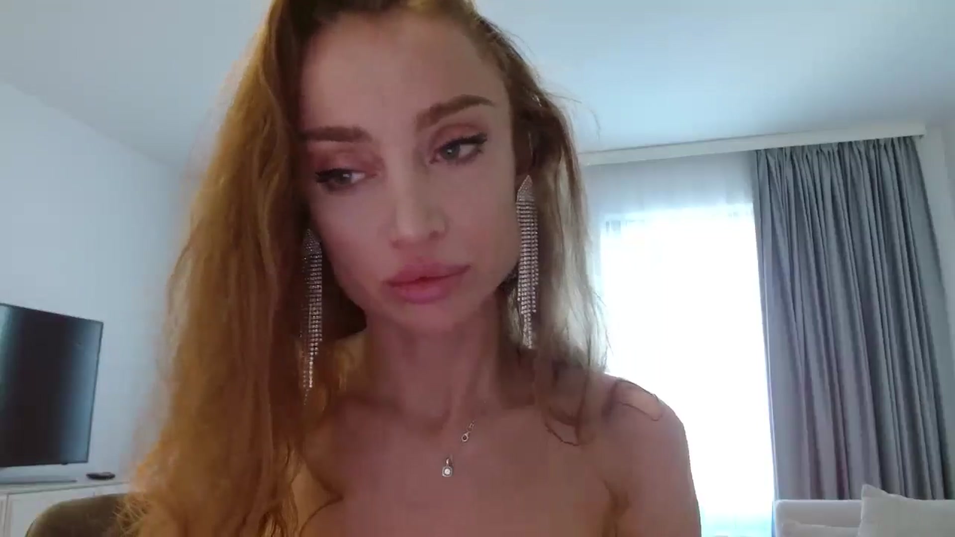 Gallery image thumbnail from Anayys's myfreecams stream on, 10/21/2024, 13:49 image 19 of 20