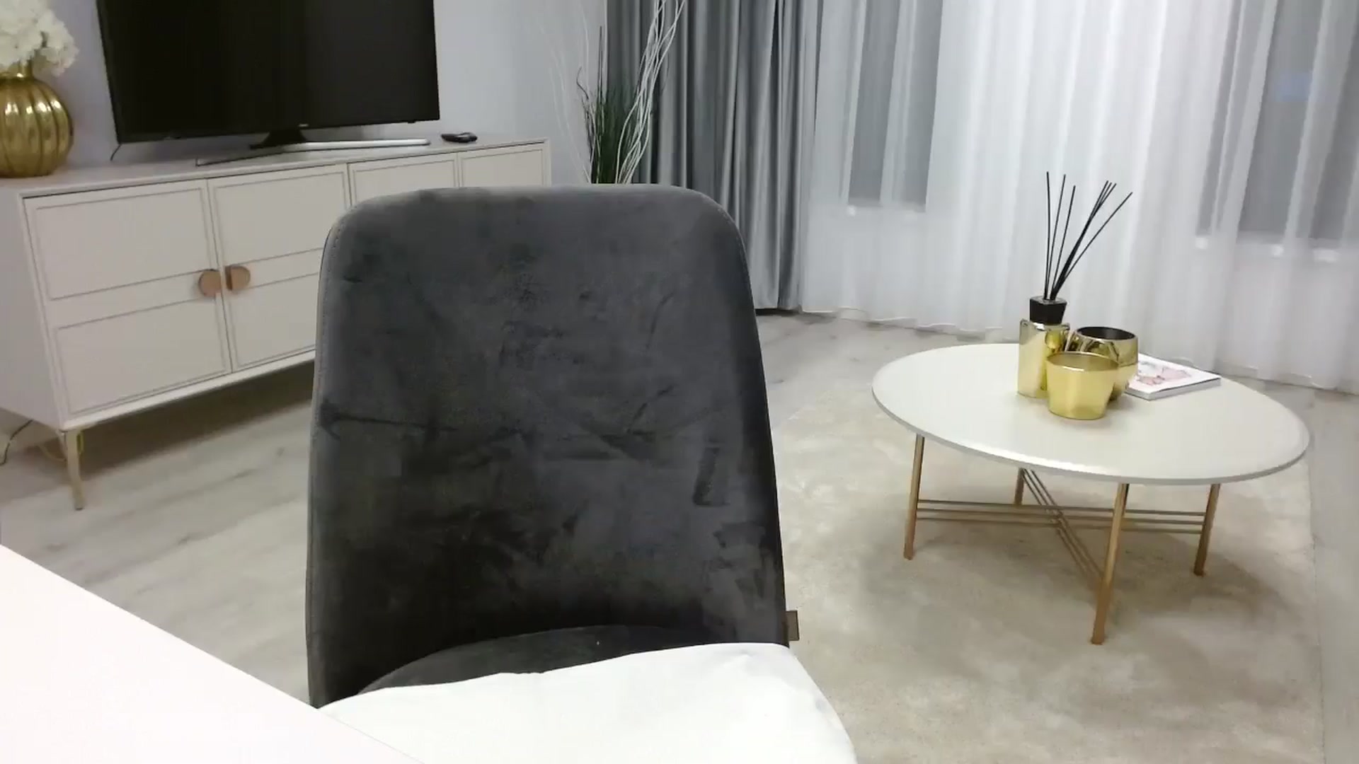 Gallery image thumbnail from Anayys's myfreecams stream on, 10/21/2024, 16:11 image 16 of 20