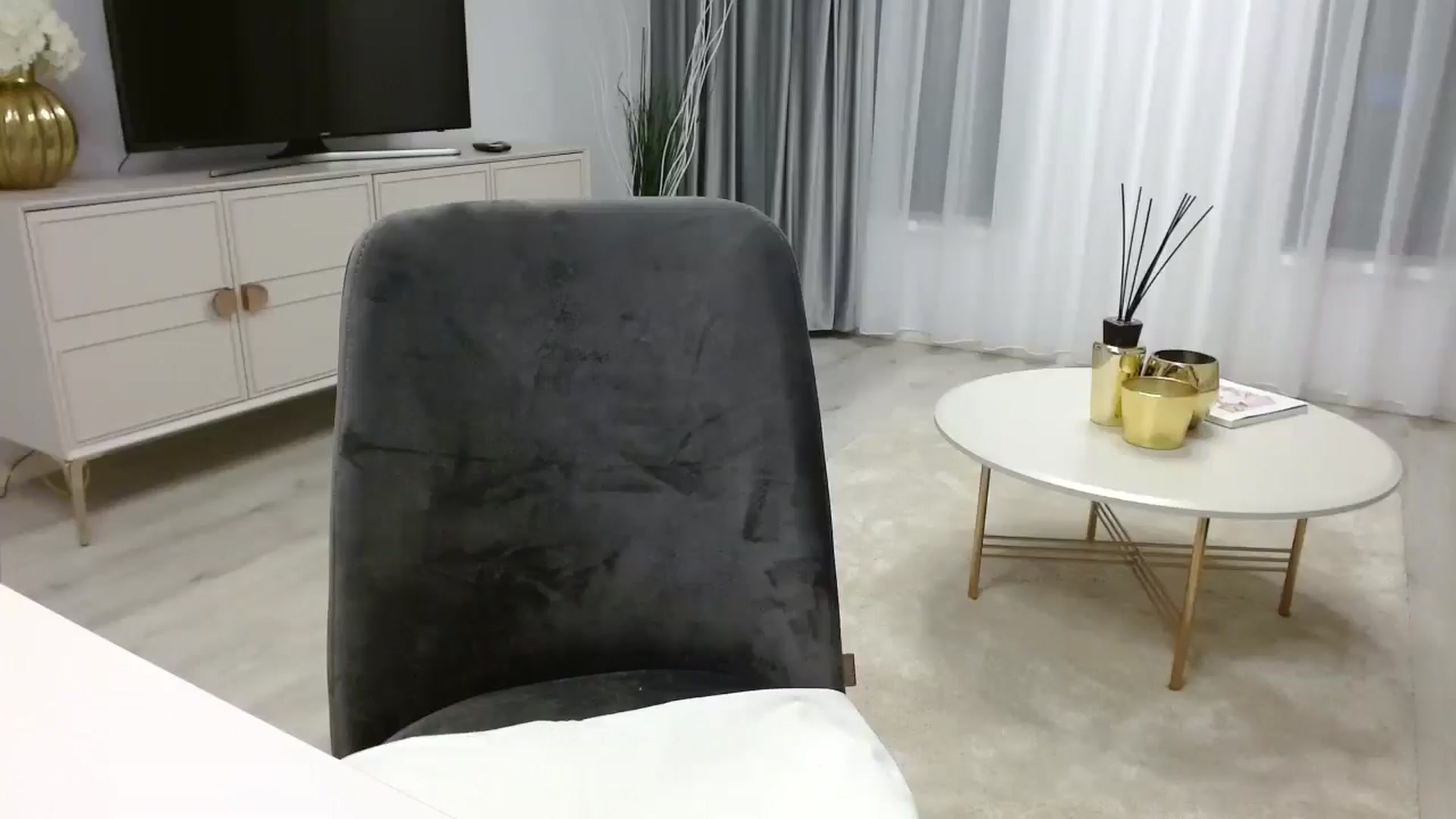 Gallery image thumbnail from Anayys's myfreecams stream on, 10/21/2024, 16:11 image 20 of 20