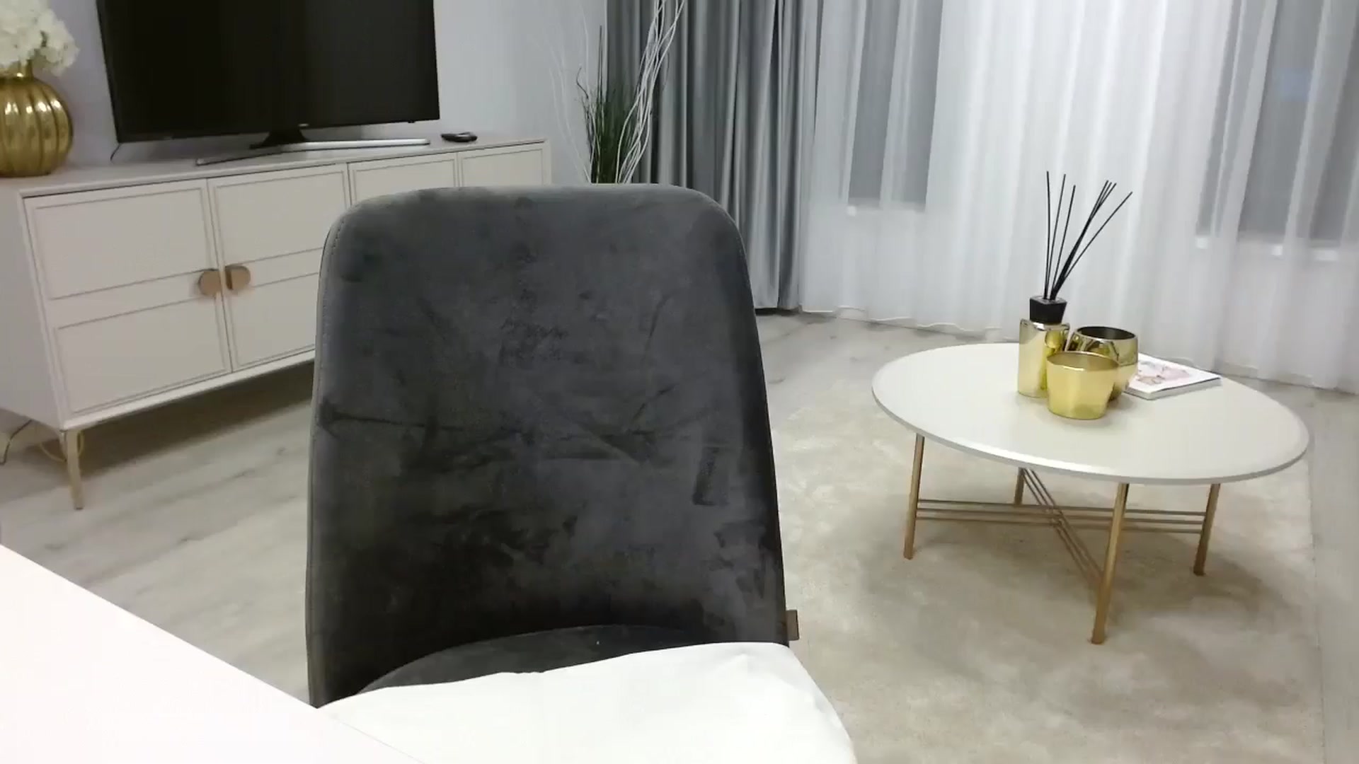 Gallery image thumbnail from Anayys's myfreecams stream on, 10/21/2024, 16:11 image 18 of 20