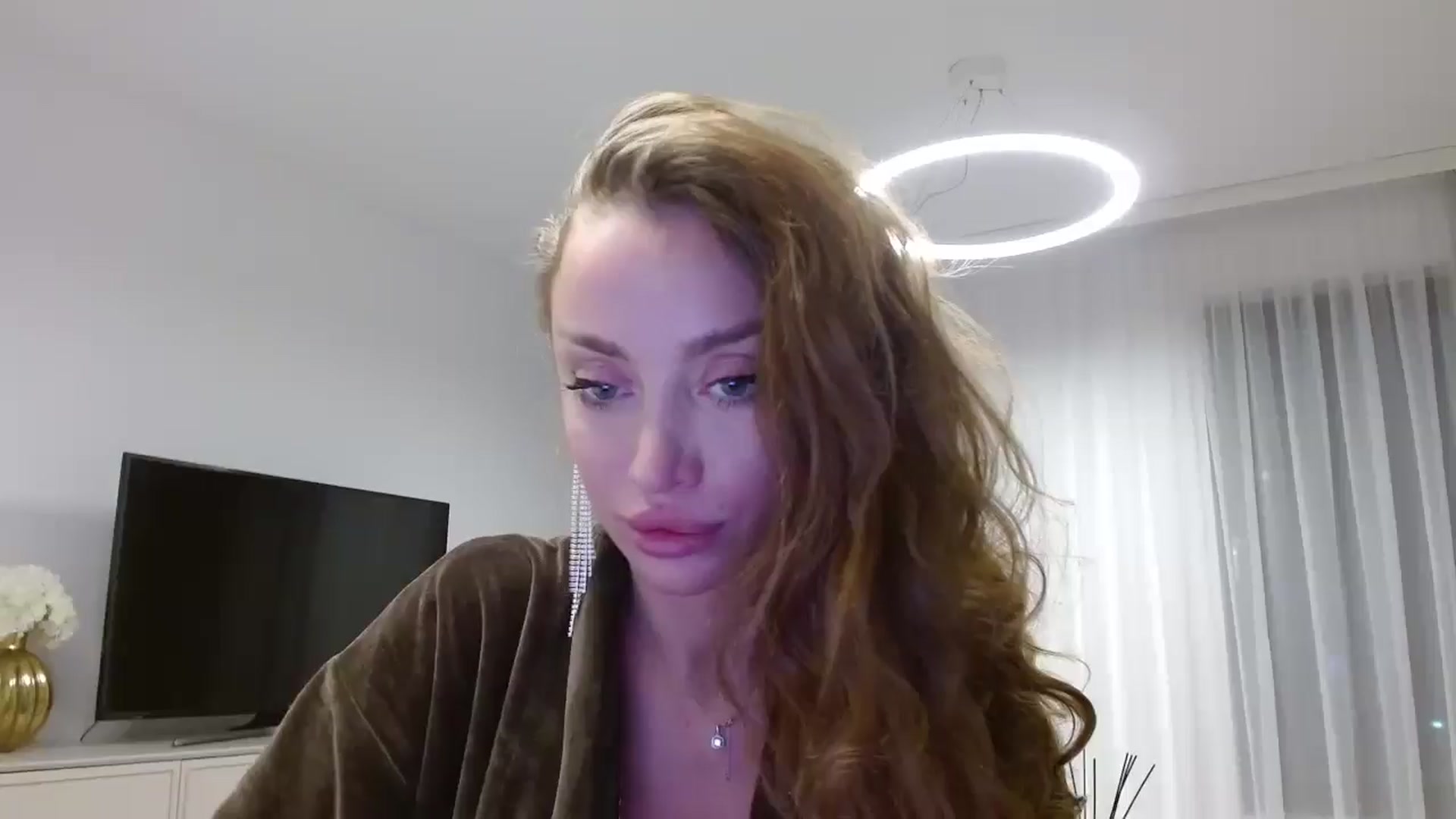 Gallery image thumbnail from Anayys's myfreecams stream on, 10/21/2024, 16:11 image 1 of 20