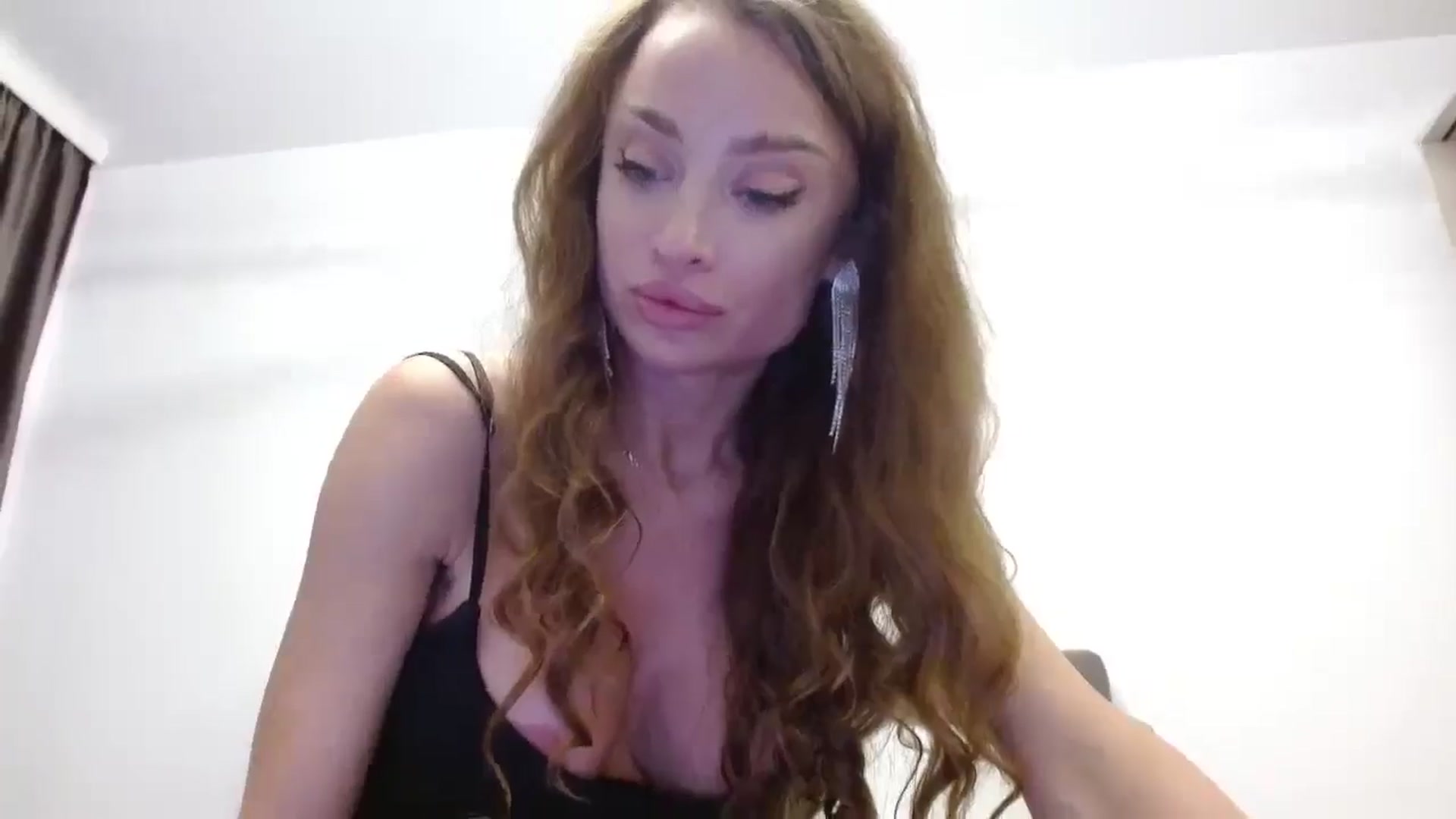 Gallery image thumbnail from Anayys's myfreecams stream on, 10/21/2024, 16:25 image 19 of 20