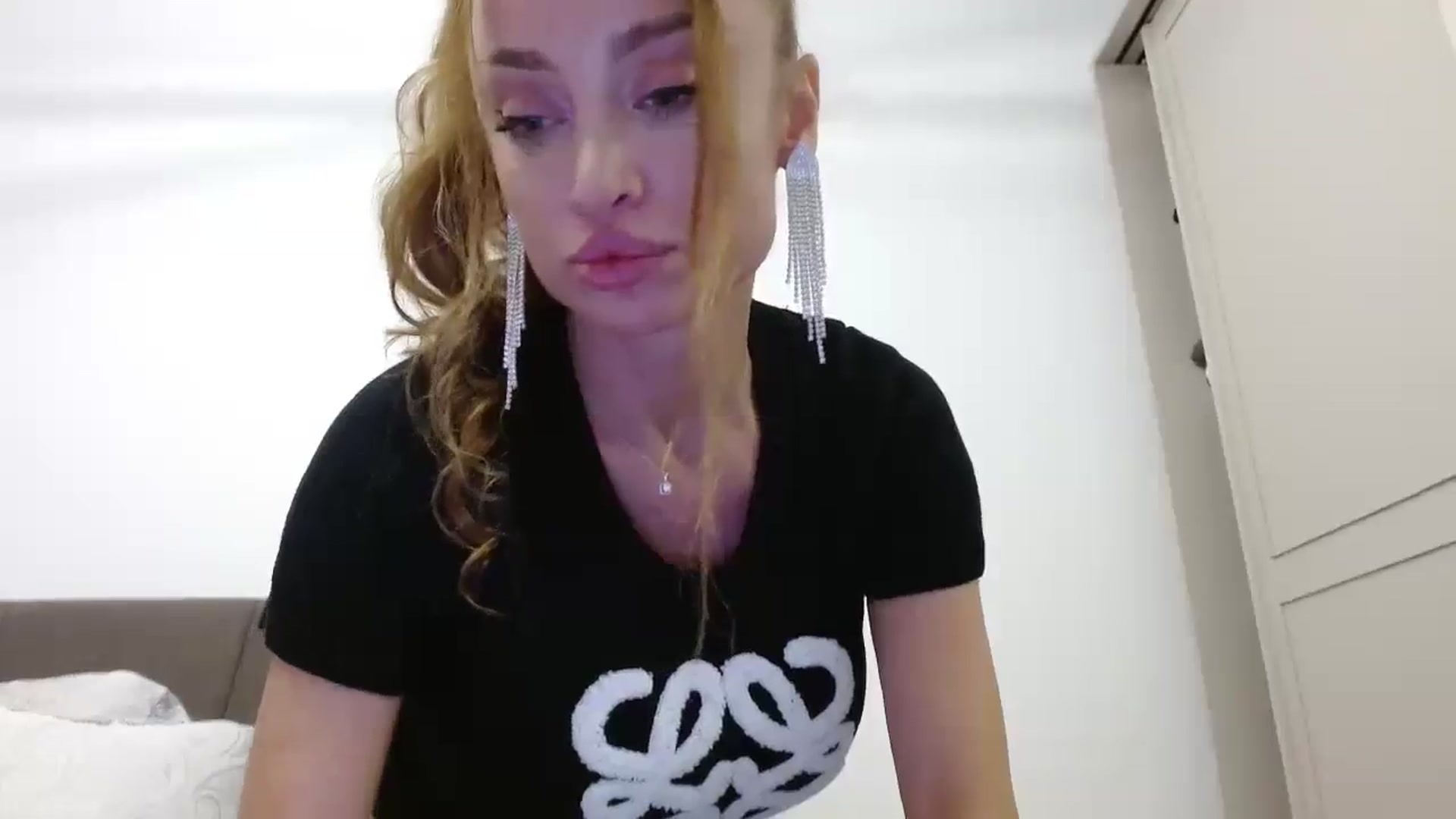 Gallery image thumbnail from Anayys's myfreecams stream on, 10/21/2024, 18:34 image 15 of 20