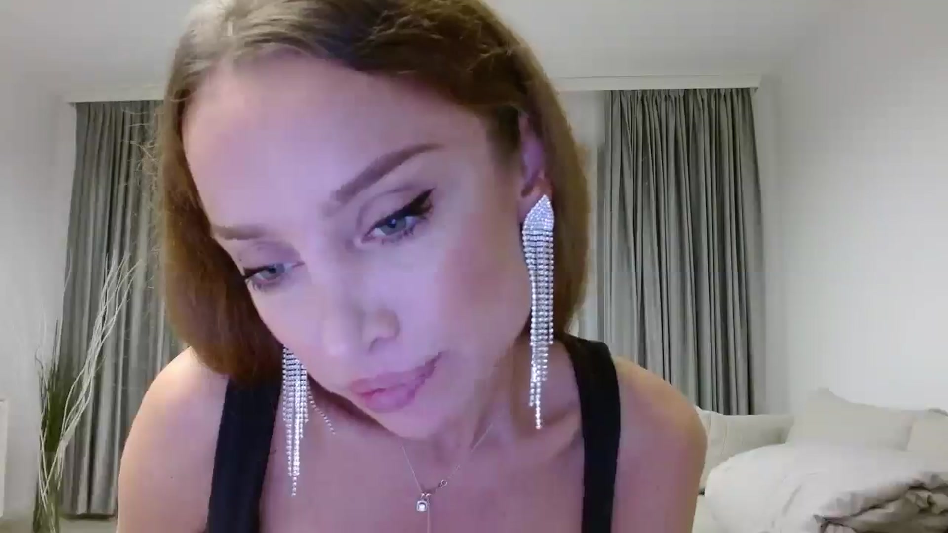 Gallery image thumbnail from Anayys's myfreecams stream on, 10/22/2024, 18:36 image 2 of 20