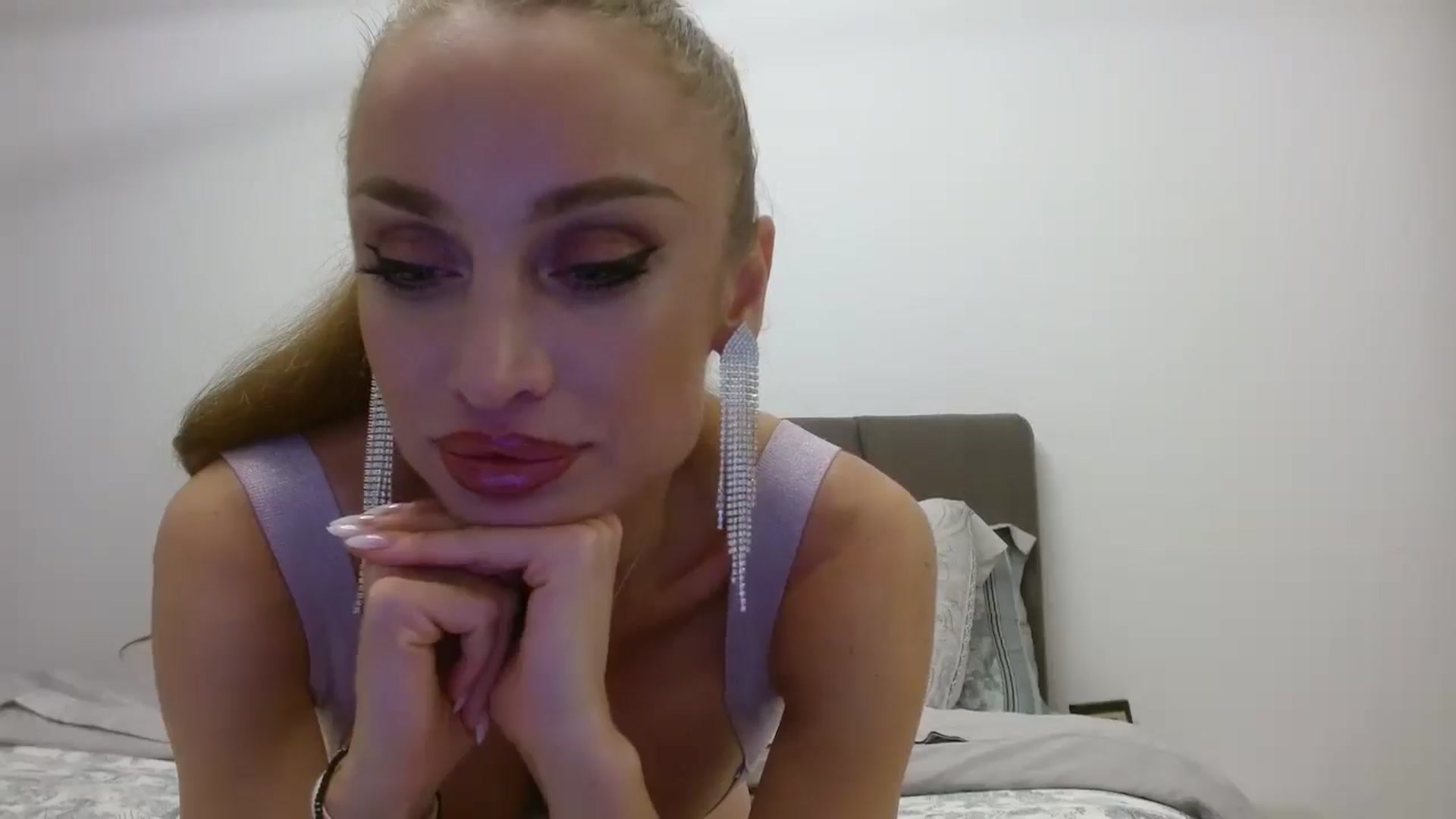 Gallery image thumbnail from Anayys's myfreecams stream on, 10/23/2024, 20:37 image 9 of 20