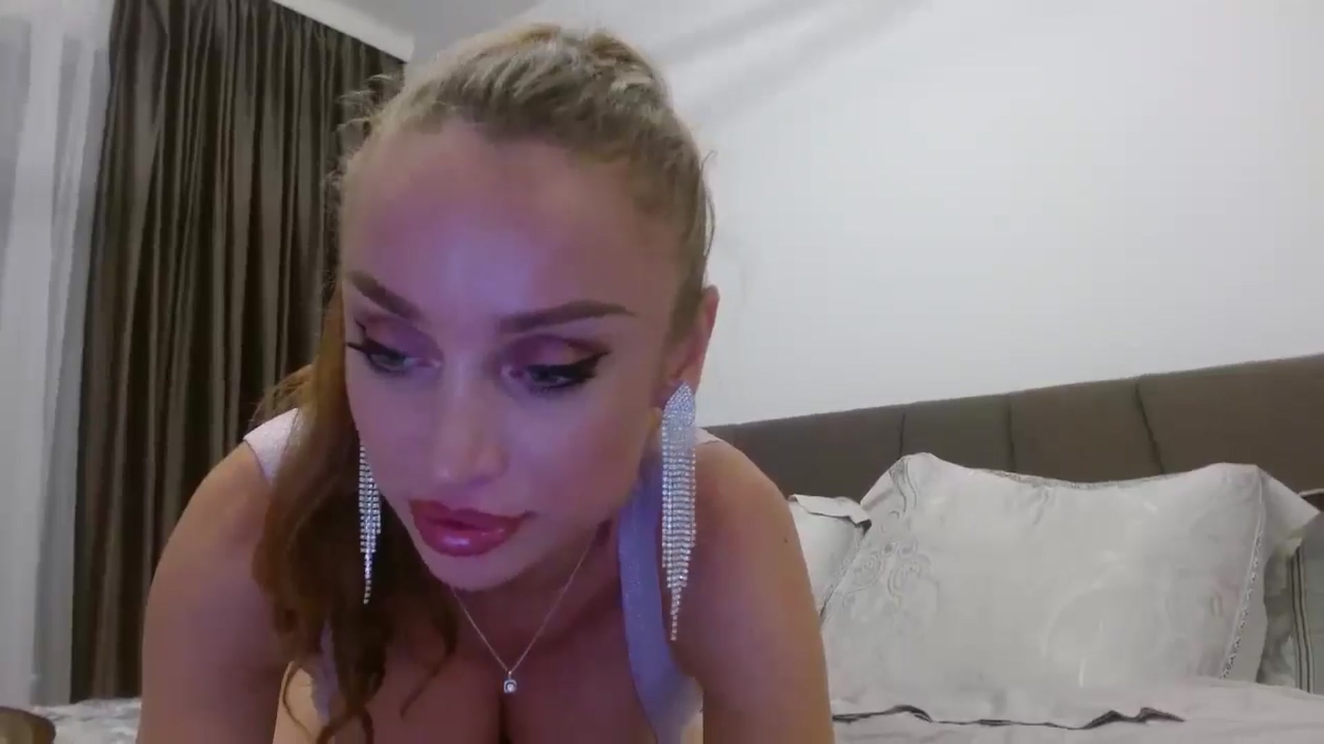 Gallery image thumbnail from Anayys's myfreecams stream on, 10/23/2024, 21:37 image 18 of 20