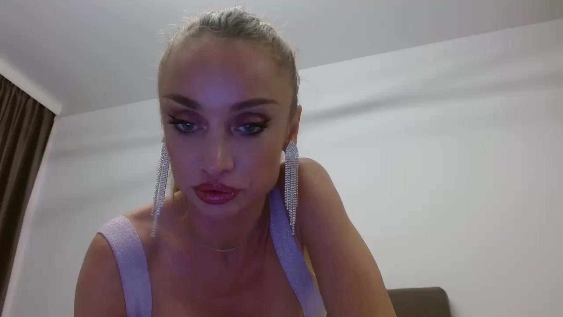Gallery image thumbnail from Anayys's myfreecams stream on, 10/23/2024, 21:37 image 1 of 20