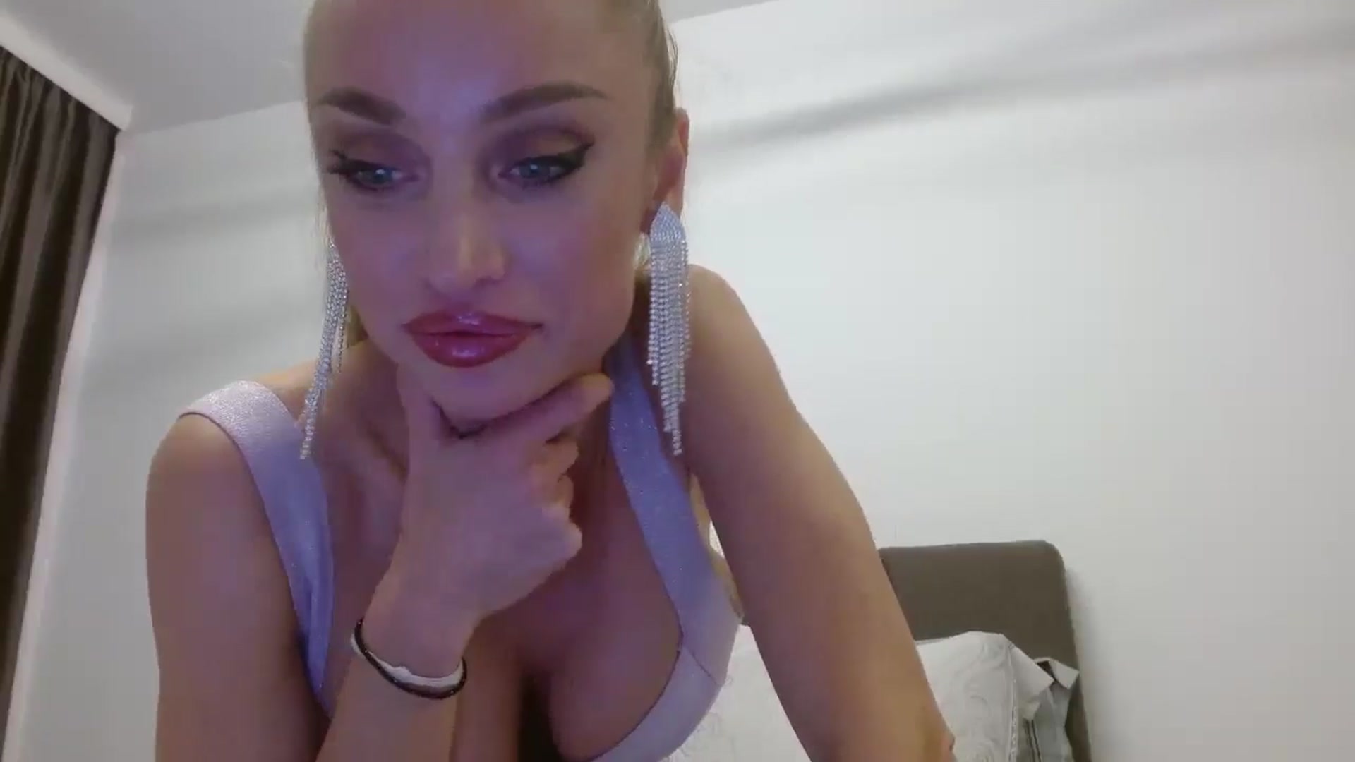 Gallery image thumbnail from Anayys's myfreecams stream on, 10/23/2024, 21:37 image 2 of 20