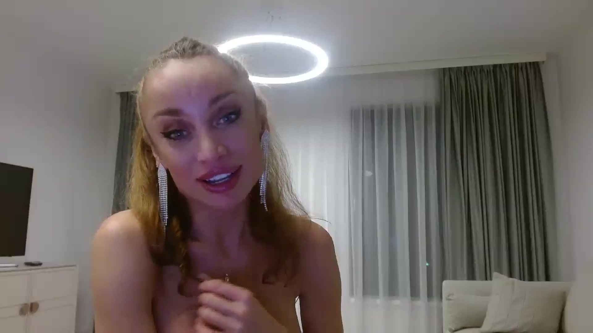 Gallery image thumbnail from Anayys's myfreecams stream on, 10/23/2024, 23:57 image 6 of 20