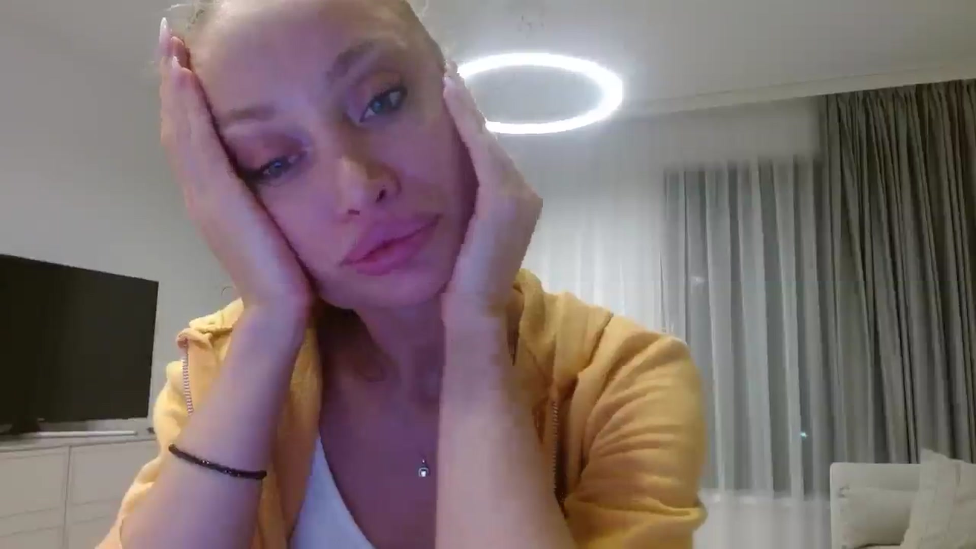 Gallery image thumbnail from Anayys's myfreecams stream on, 10/23/2024, 23:57 image 20 of 20