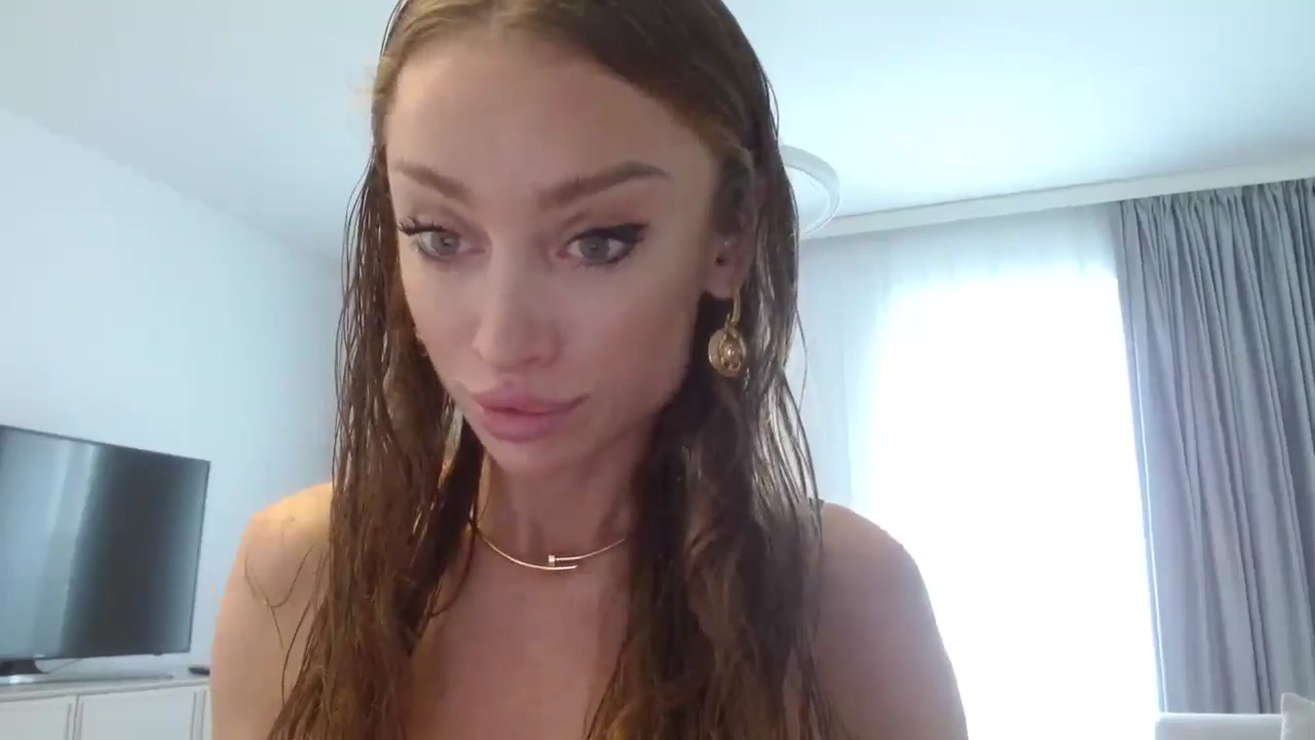 Gallery image thumbnail from Anayys's myfreecams stream on, 10/24/2024, 11:32 image 5 of 20