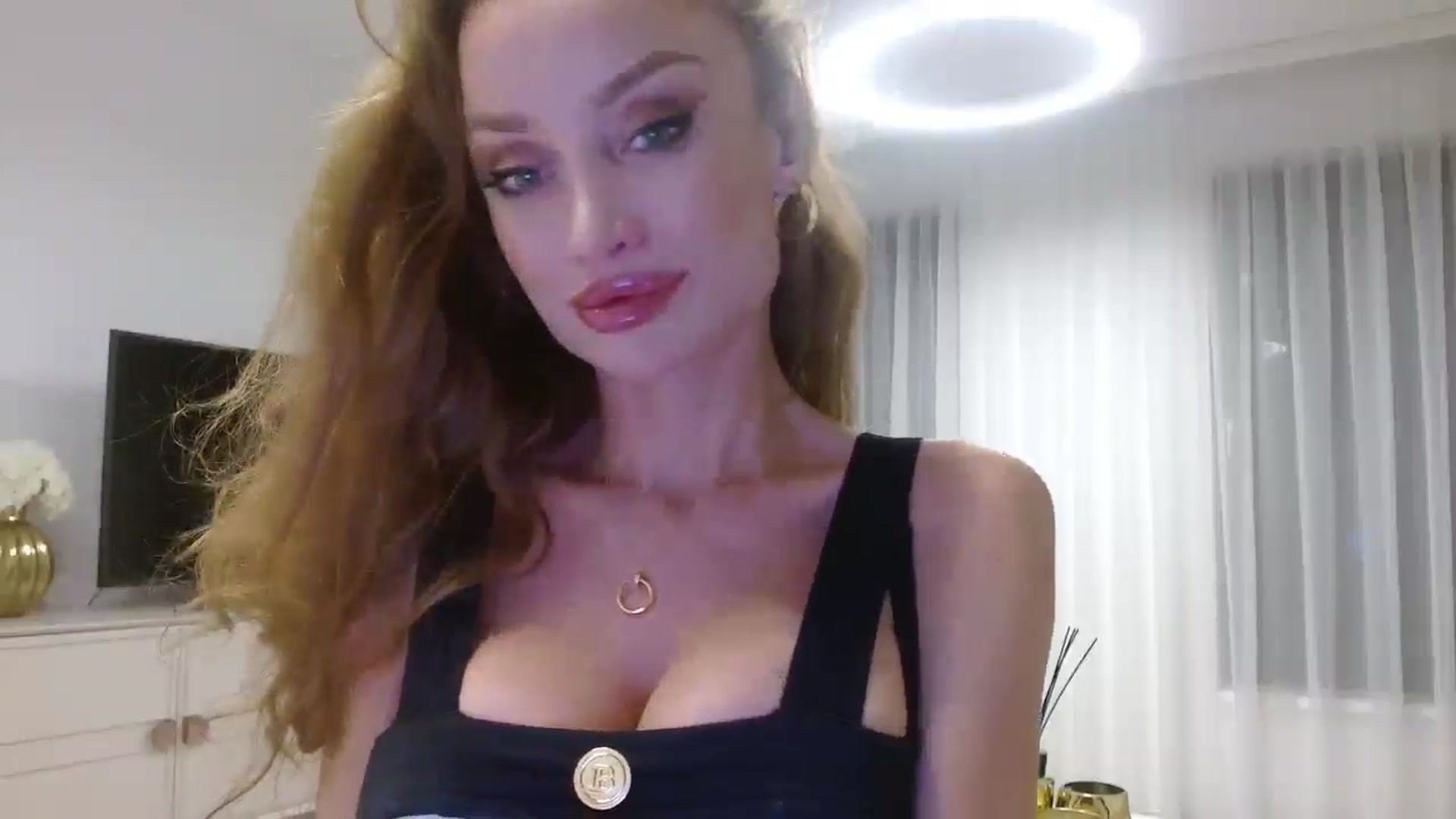 Gallery image thumbnail from Anayys's myfreecams stream on, 10/25/2024, 15:58 image 10 of 20