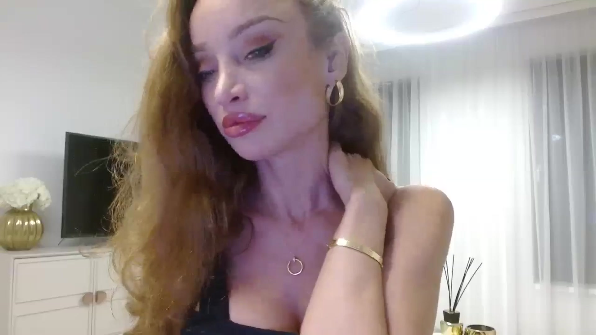Gallery image thumbnail from Anayys's myfreecams stream on, 10/25/2024, 15:58 image 18 of 20