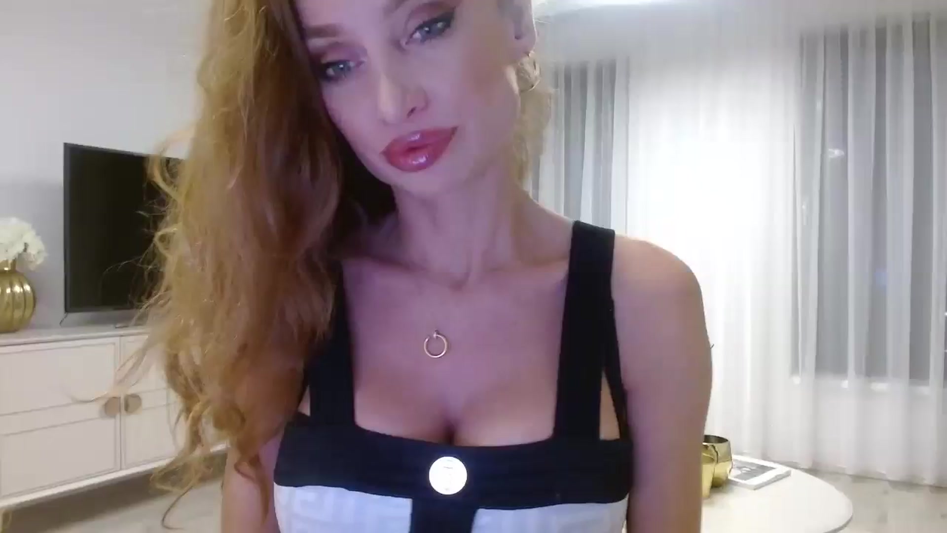 Gallery image thumbnail from Anayys's myfreecams stream on, 10/25/2024, 15:58 image 1 of 20