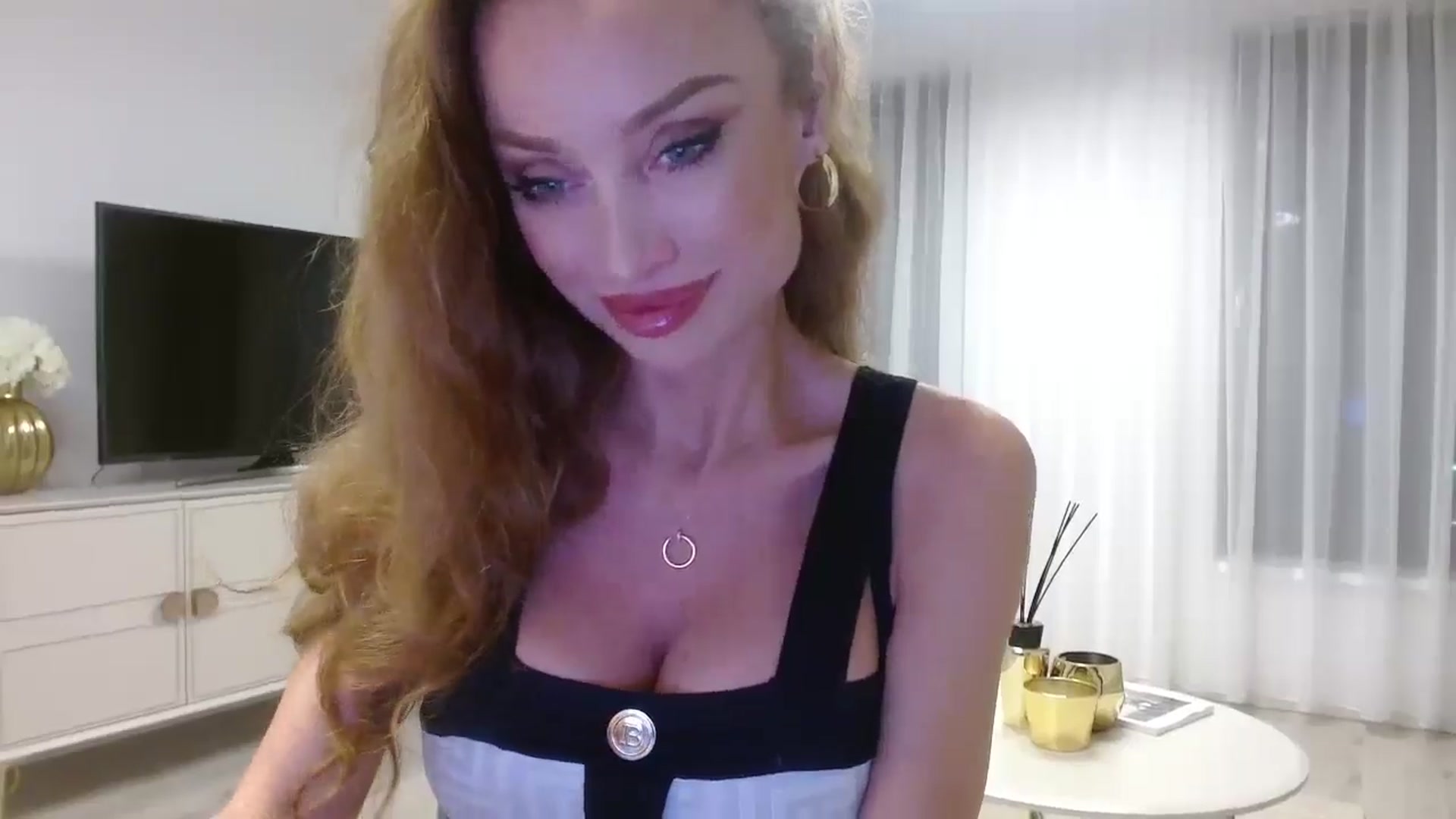 Gallery image thumbnail from Anayys's myfreecams stream on, 10/25/2024, 15:58 image 6 of 20
